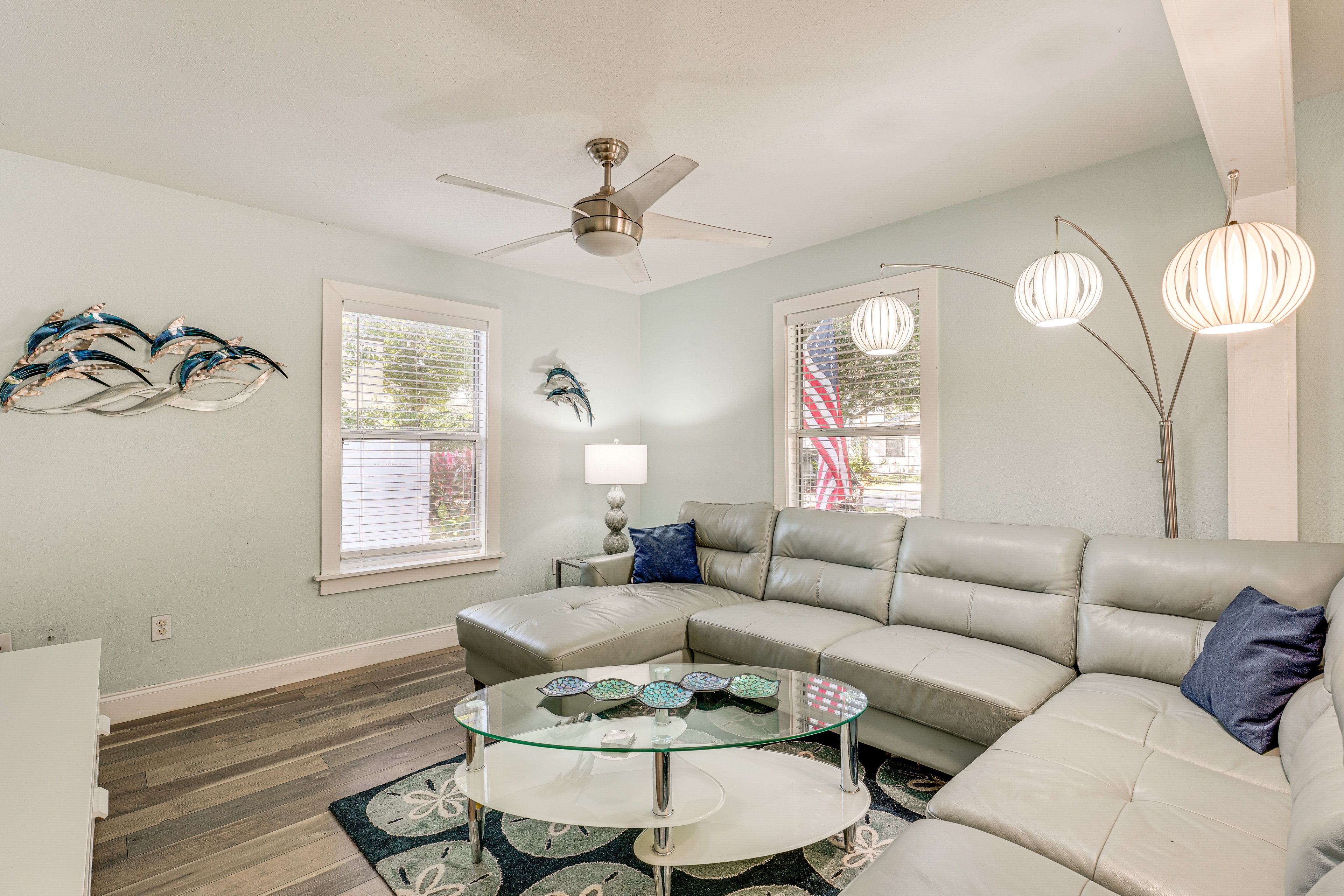 Living Room | Free WiFi | Smart TV | Central A/C