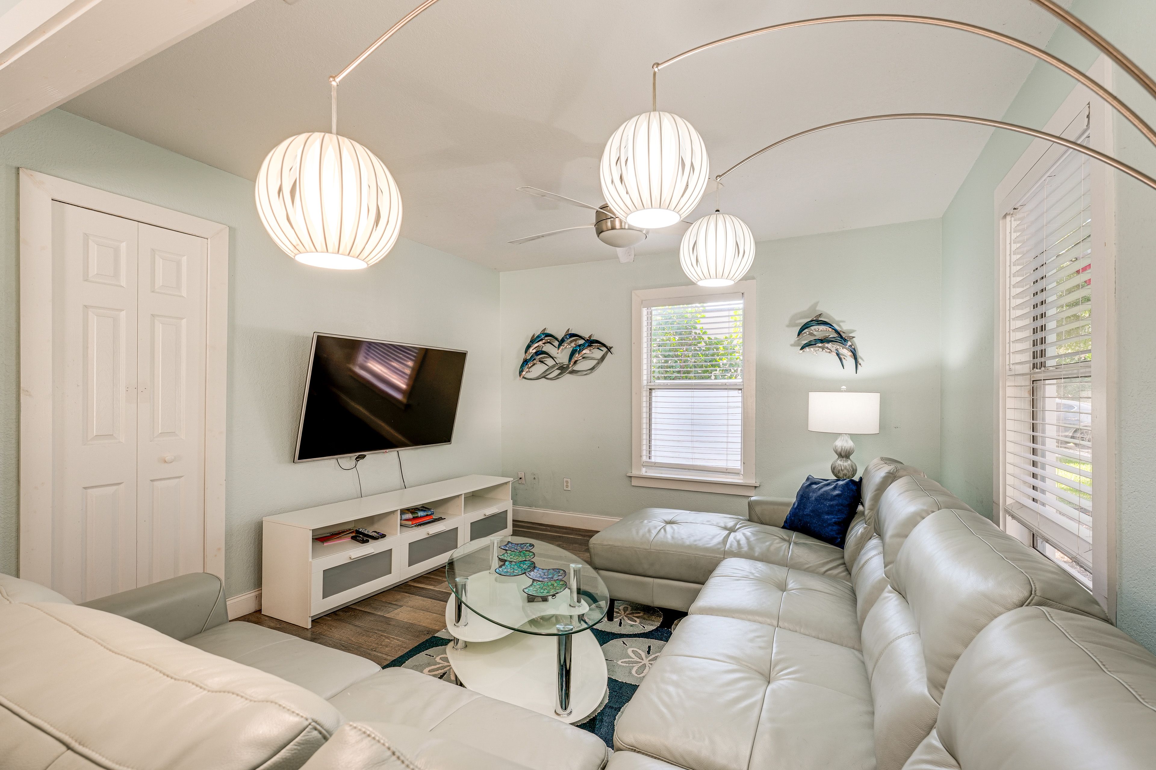 Tampa Vacation Rental | 3BR | 2BA | 1,300 Sq Ft | 2 Steps to Access