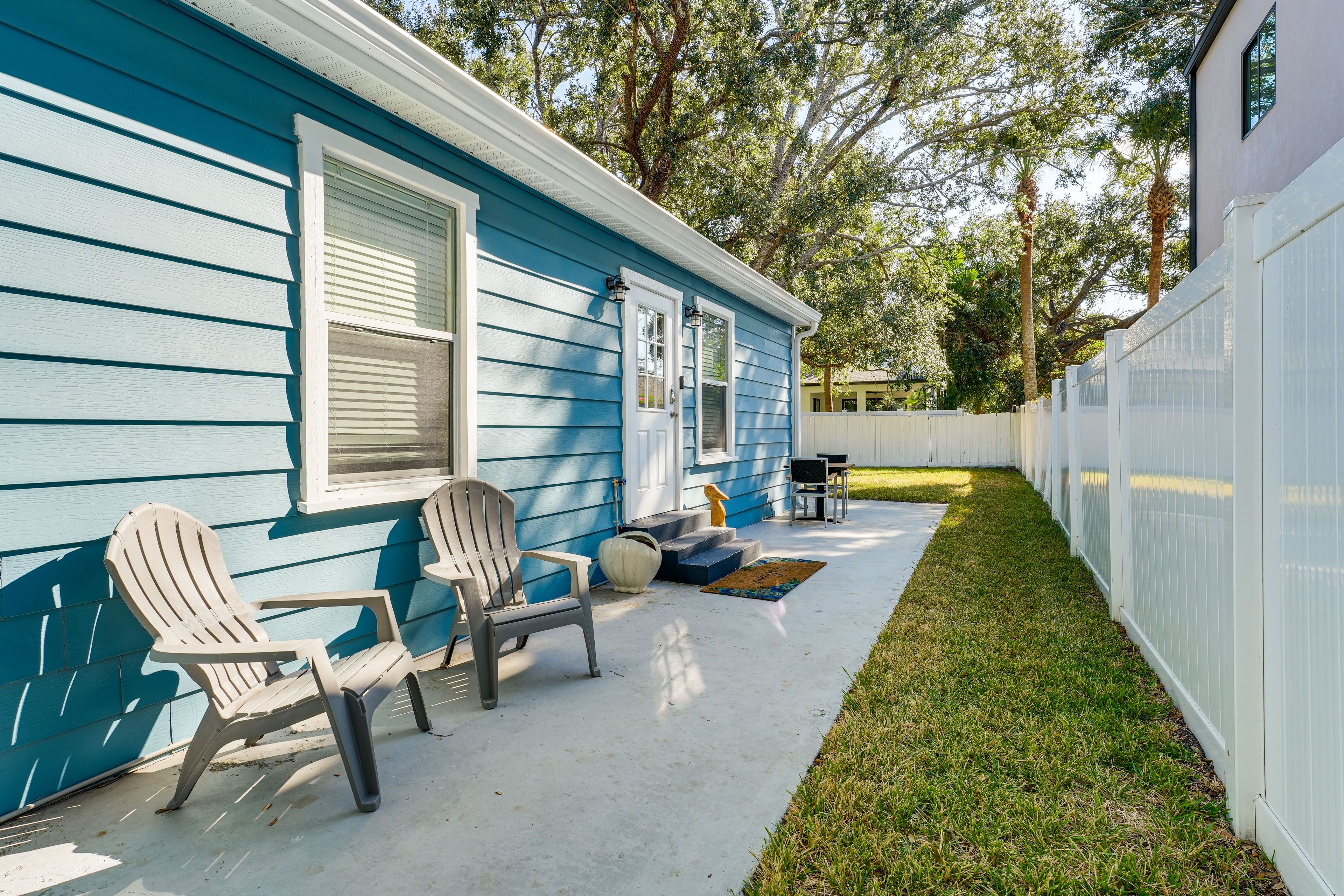 Tampa Vacation Rental | 1BR | 1BA | 650 Sq Ft | 3 Steps to Access
