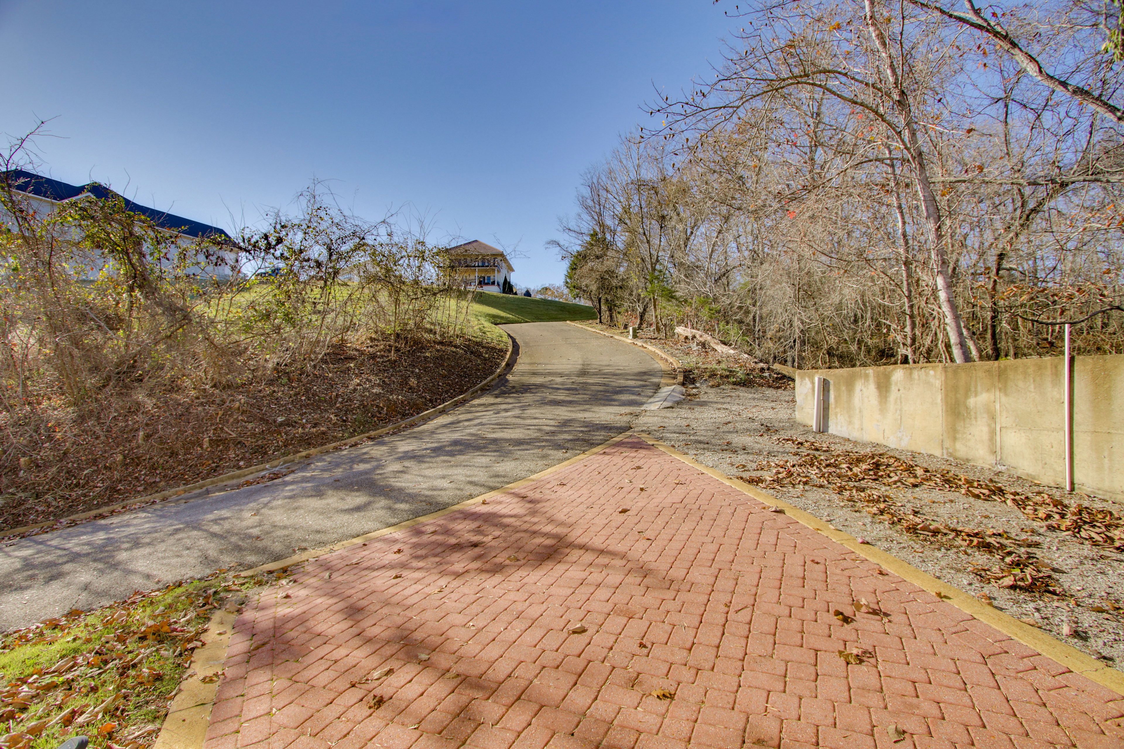 Parking | Driveway (2 Vehicles)