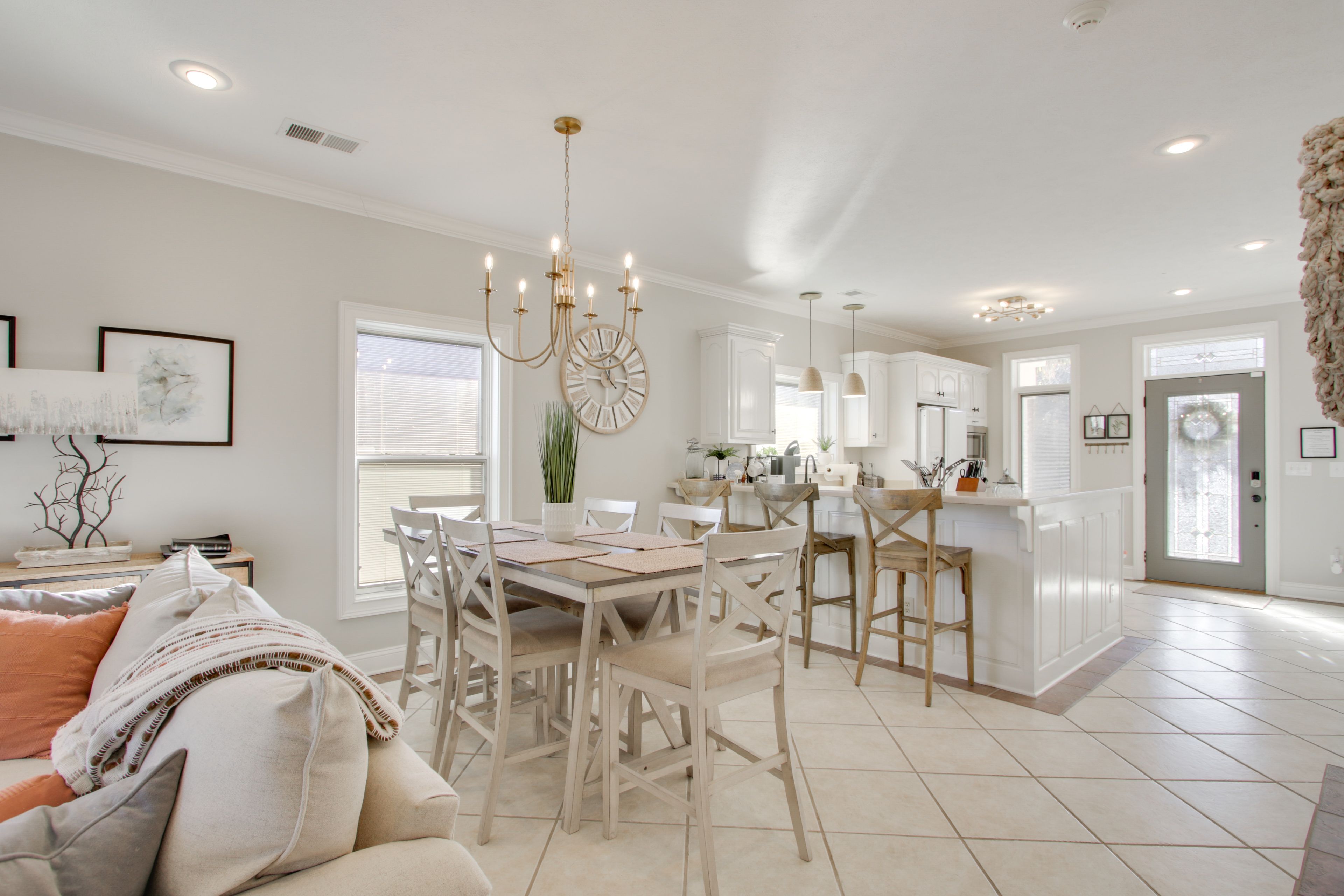 Dining Area 1 | Kitchen 1 | Dishware & Flatware | Blender | Toaster | Ice Maker