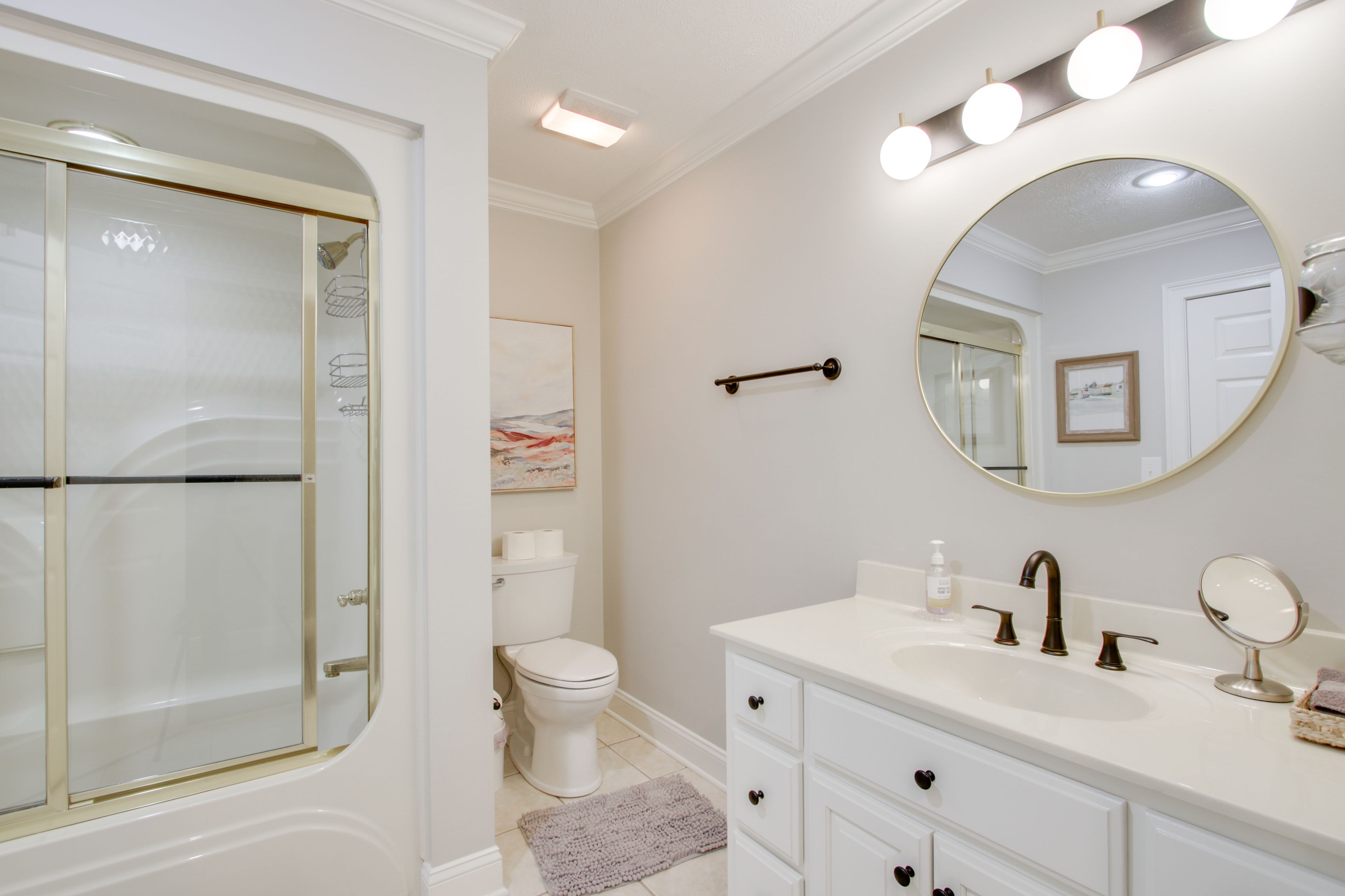 Full Bathroom | 2nd Floor