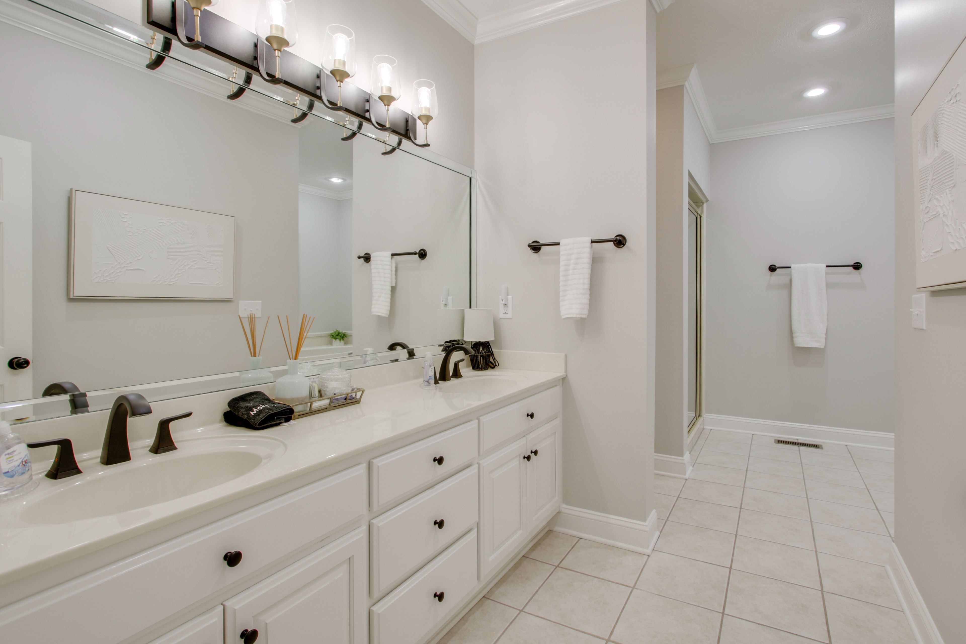 En-Suite Bathroom | 2nd Floor