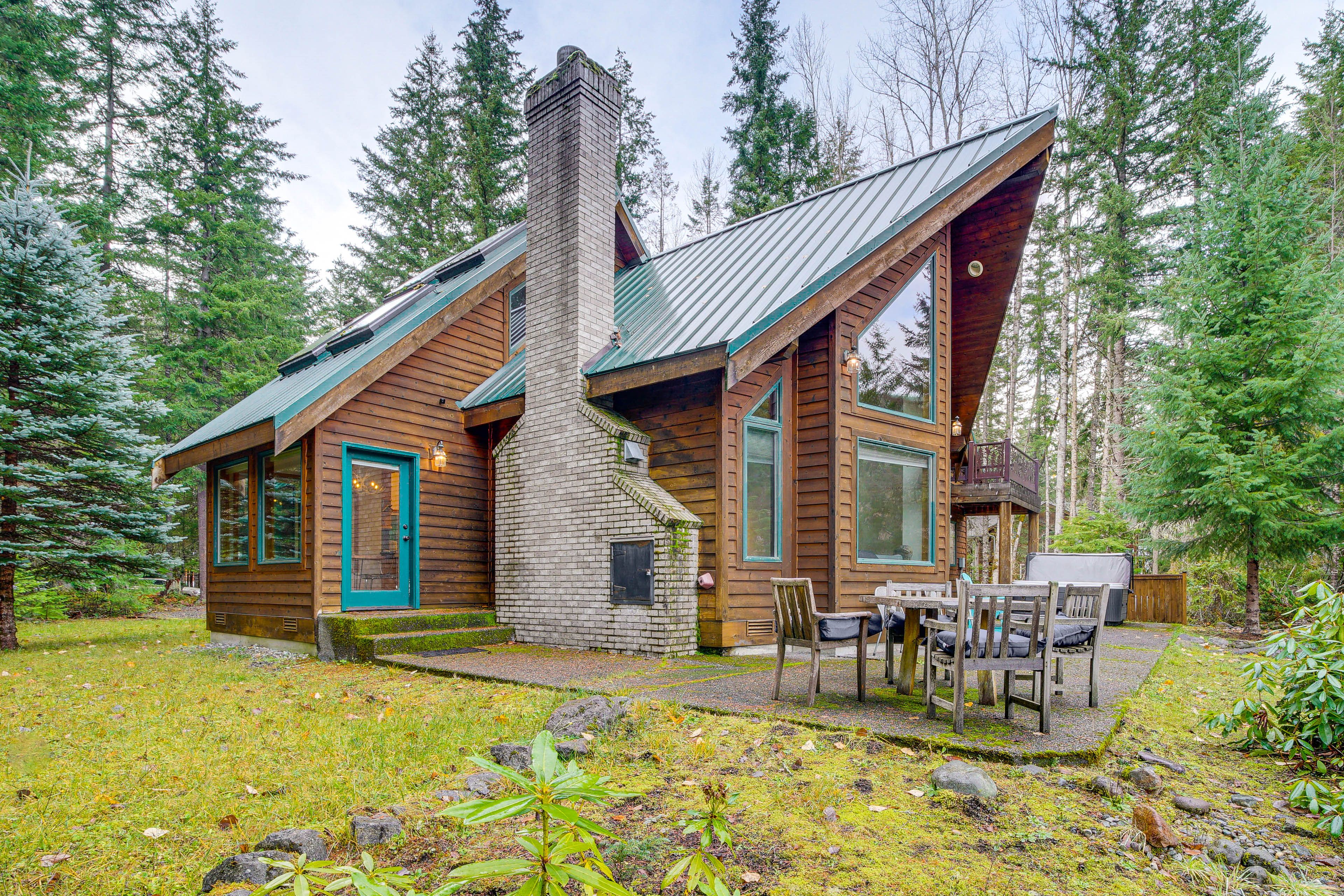 Enumclaw Vacation Rental | 3BR | 3BA | 2,600 Sq Ft | 3 Steps Required