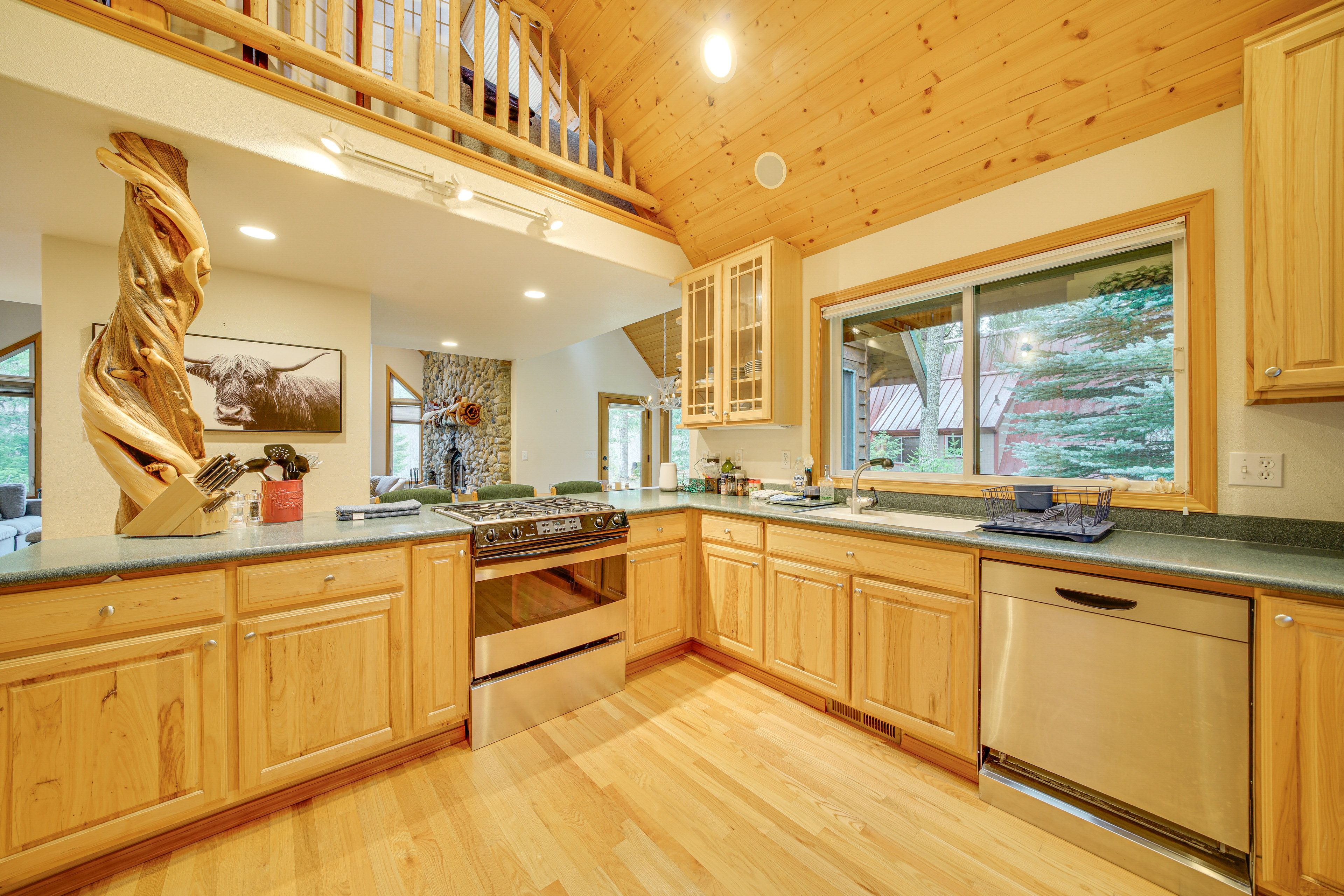 Kitchen | 1st Floor | Toaster | Espresso Machine | Refrigerator