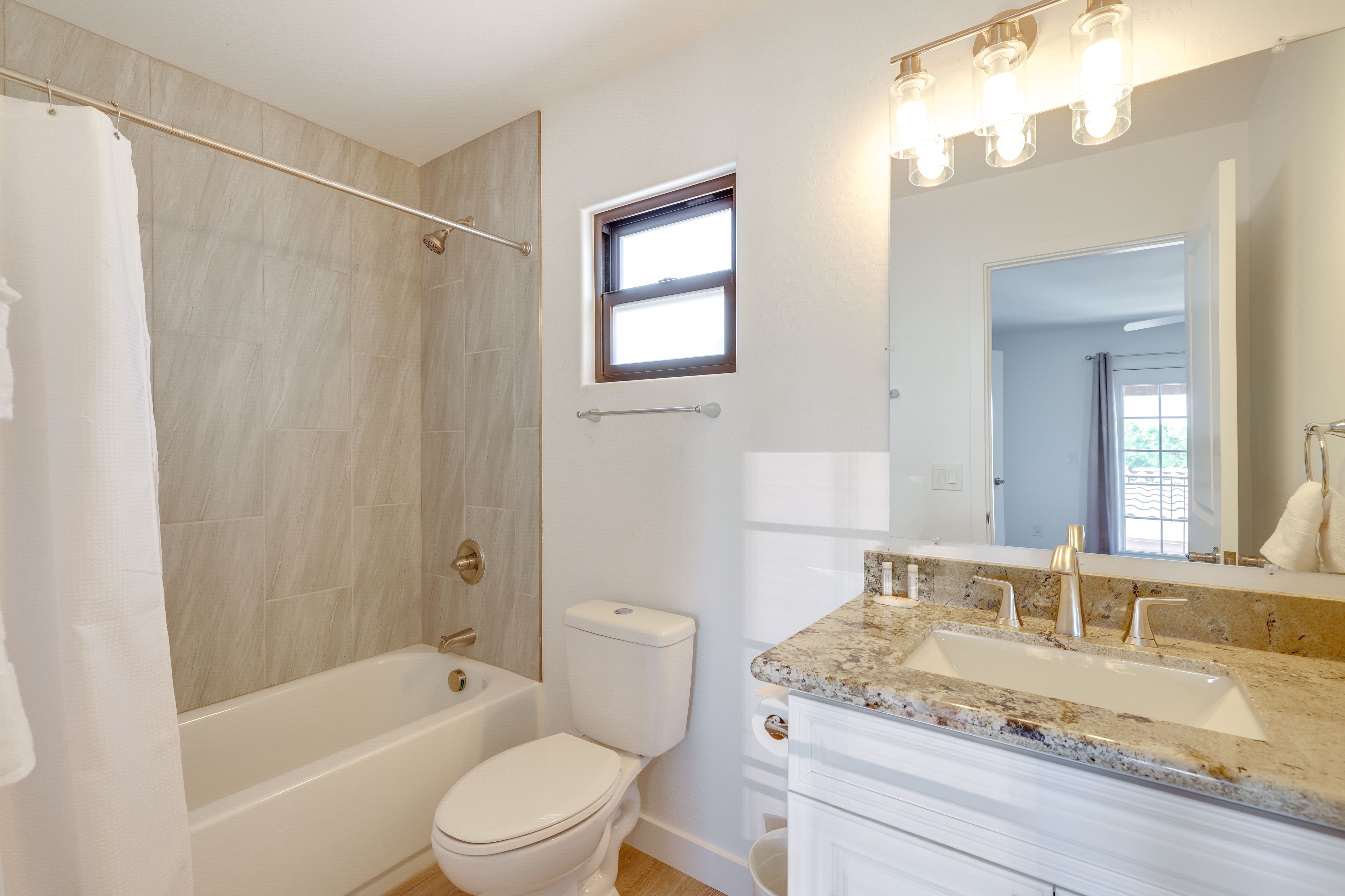Bathroom | 2nd Floor