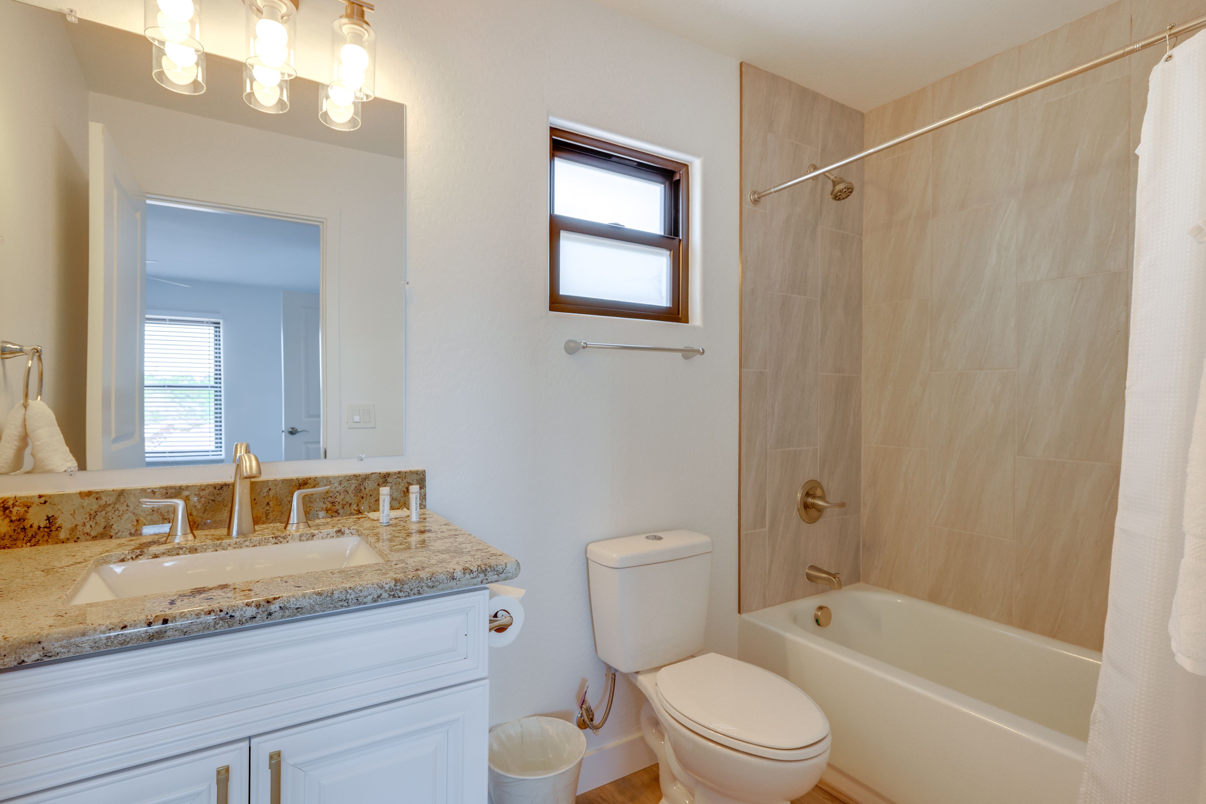 Bathroom | 2nd Floor