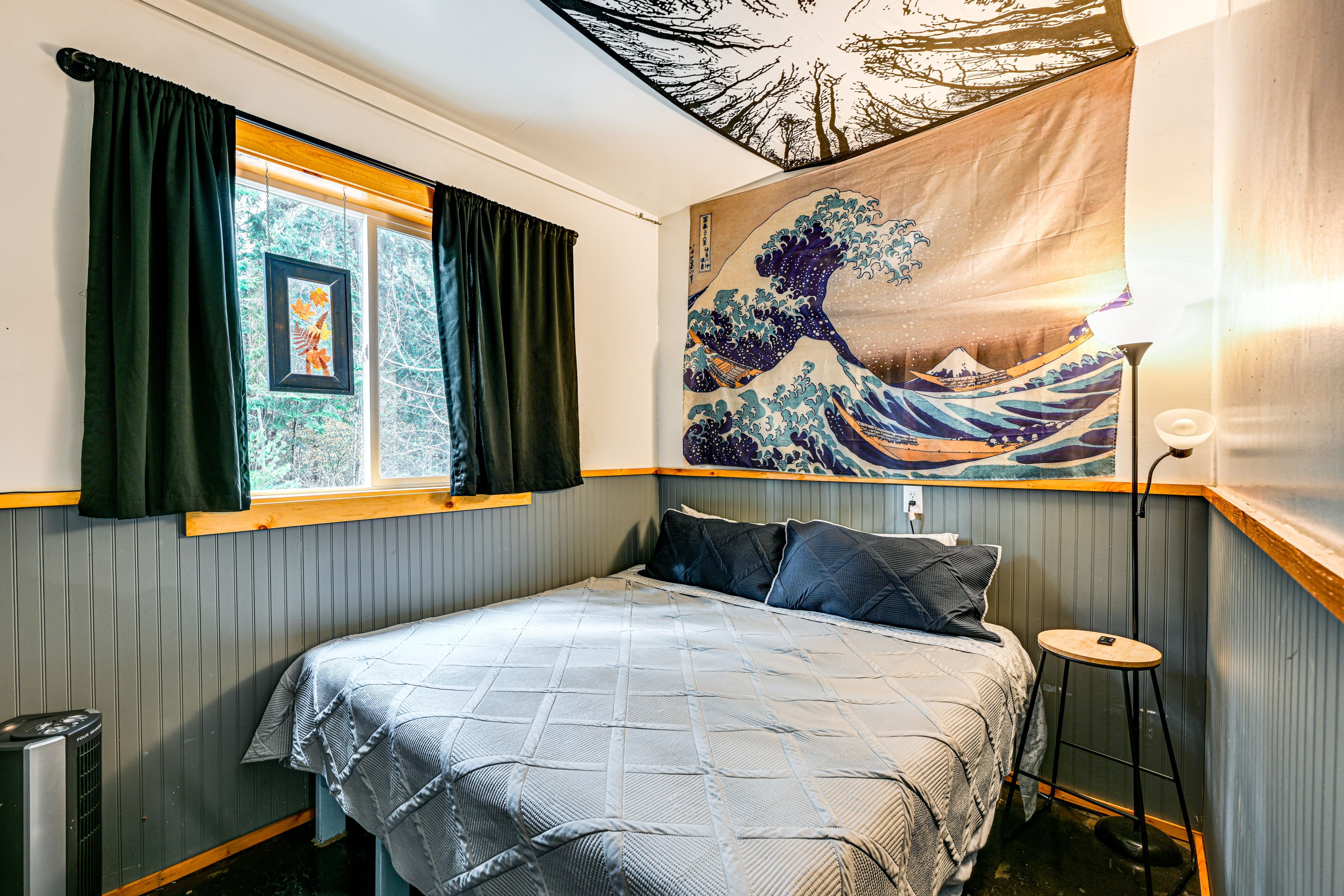 Bedroom 1 | King Bed | Linens Provided | 1st Floor