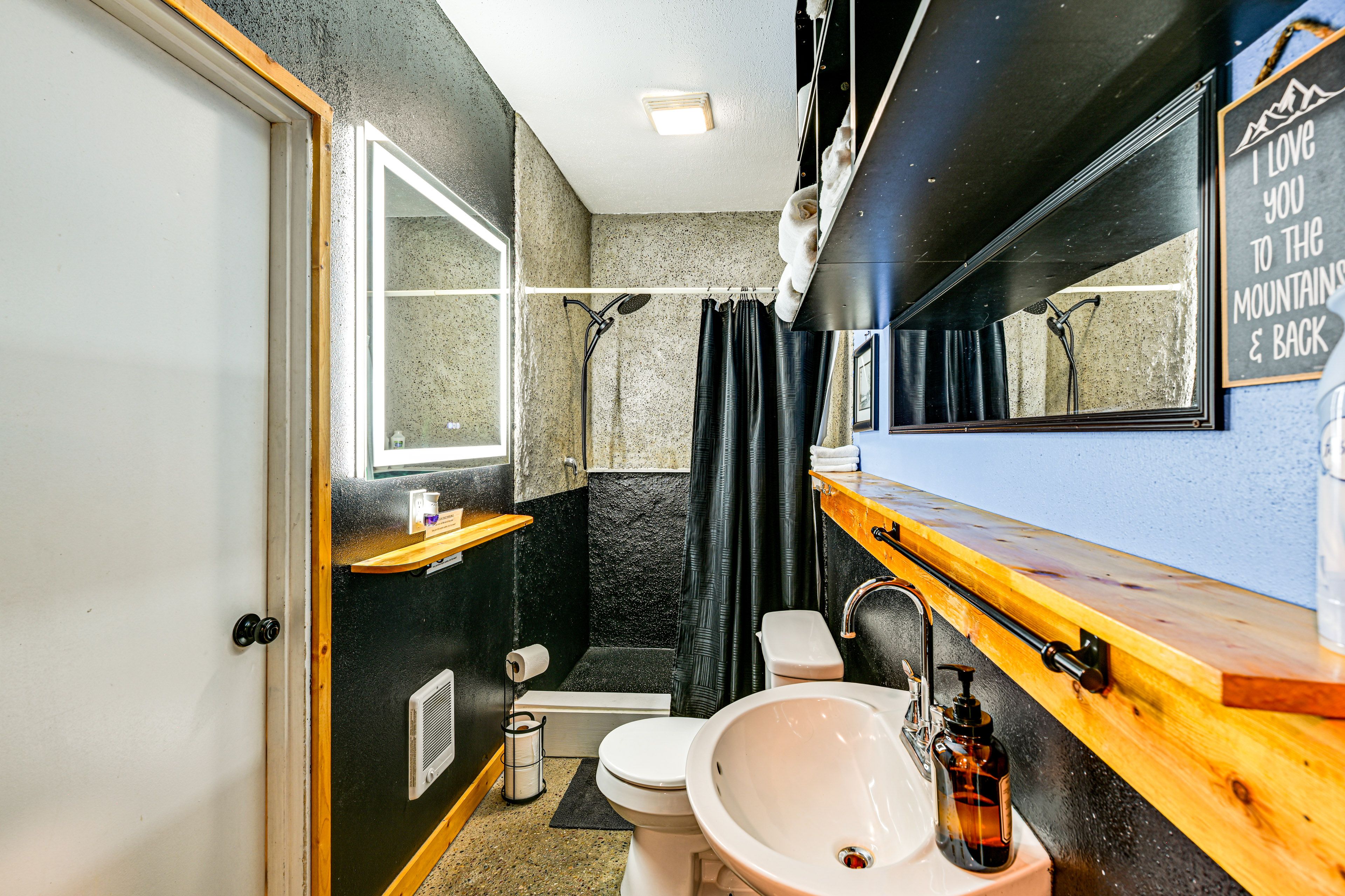 Bathroom | Towels Provided | 1st Floor