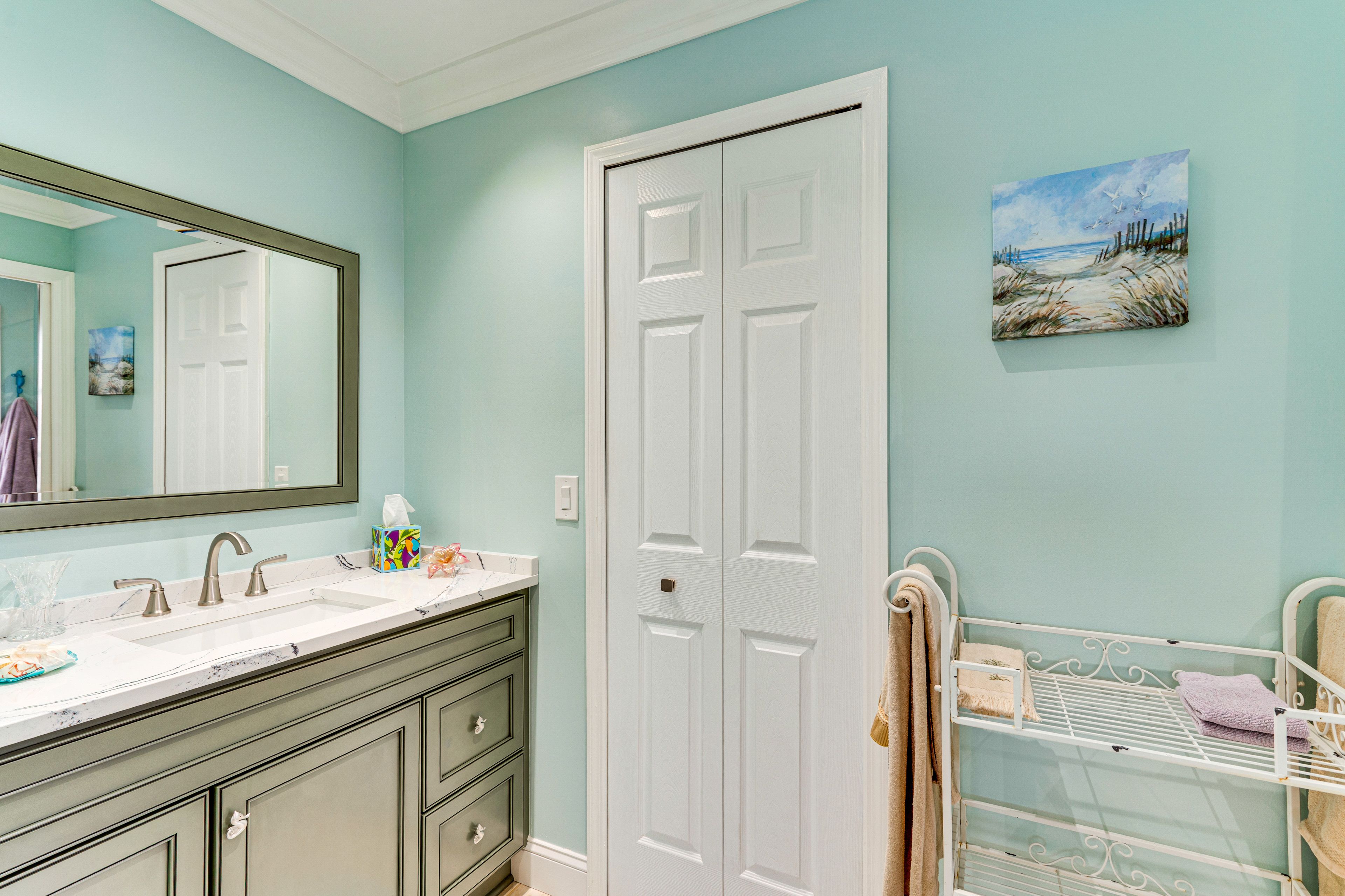 Full Bathroom | Towels Provided