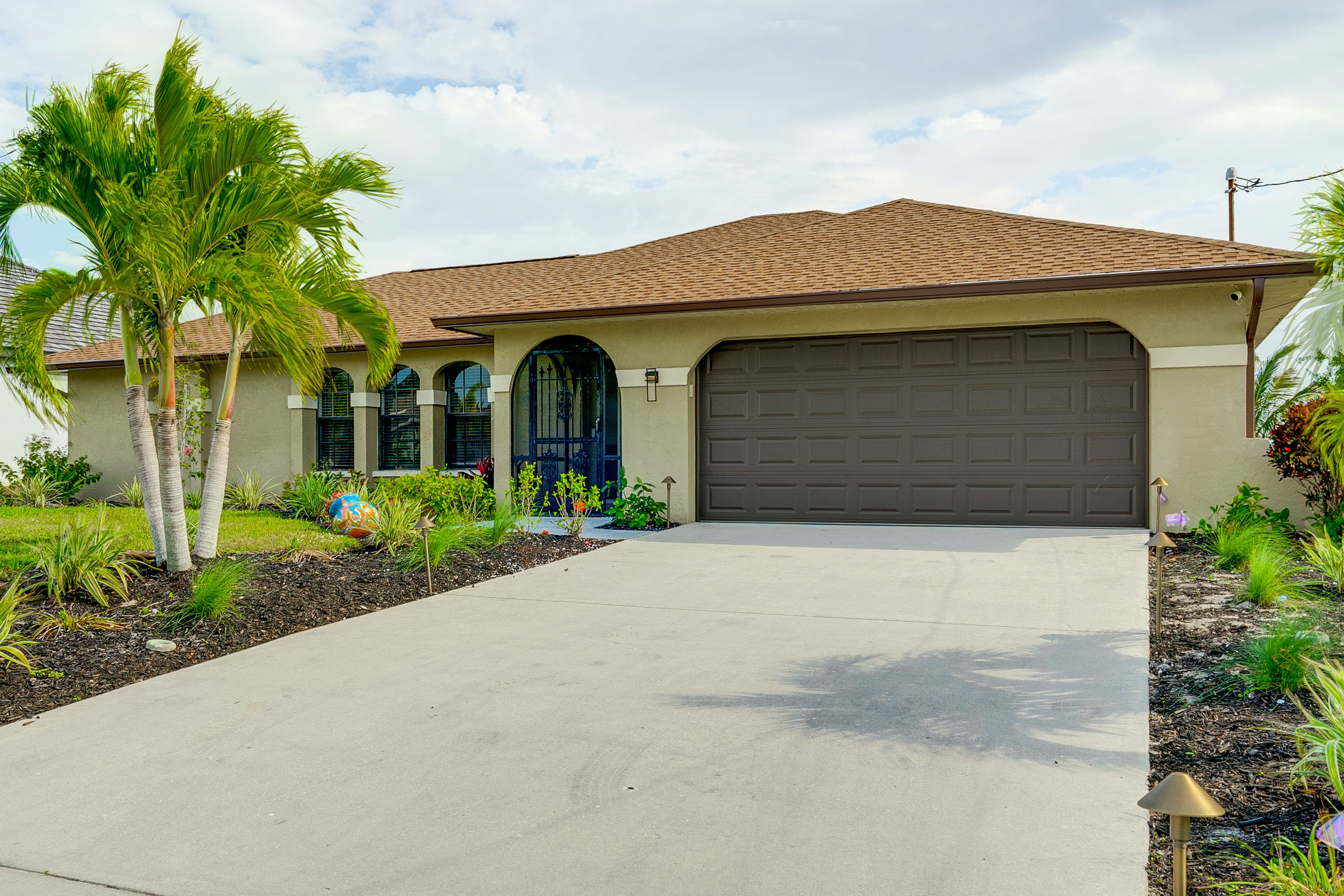 Parking | Driveway (2 Vehicles)