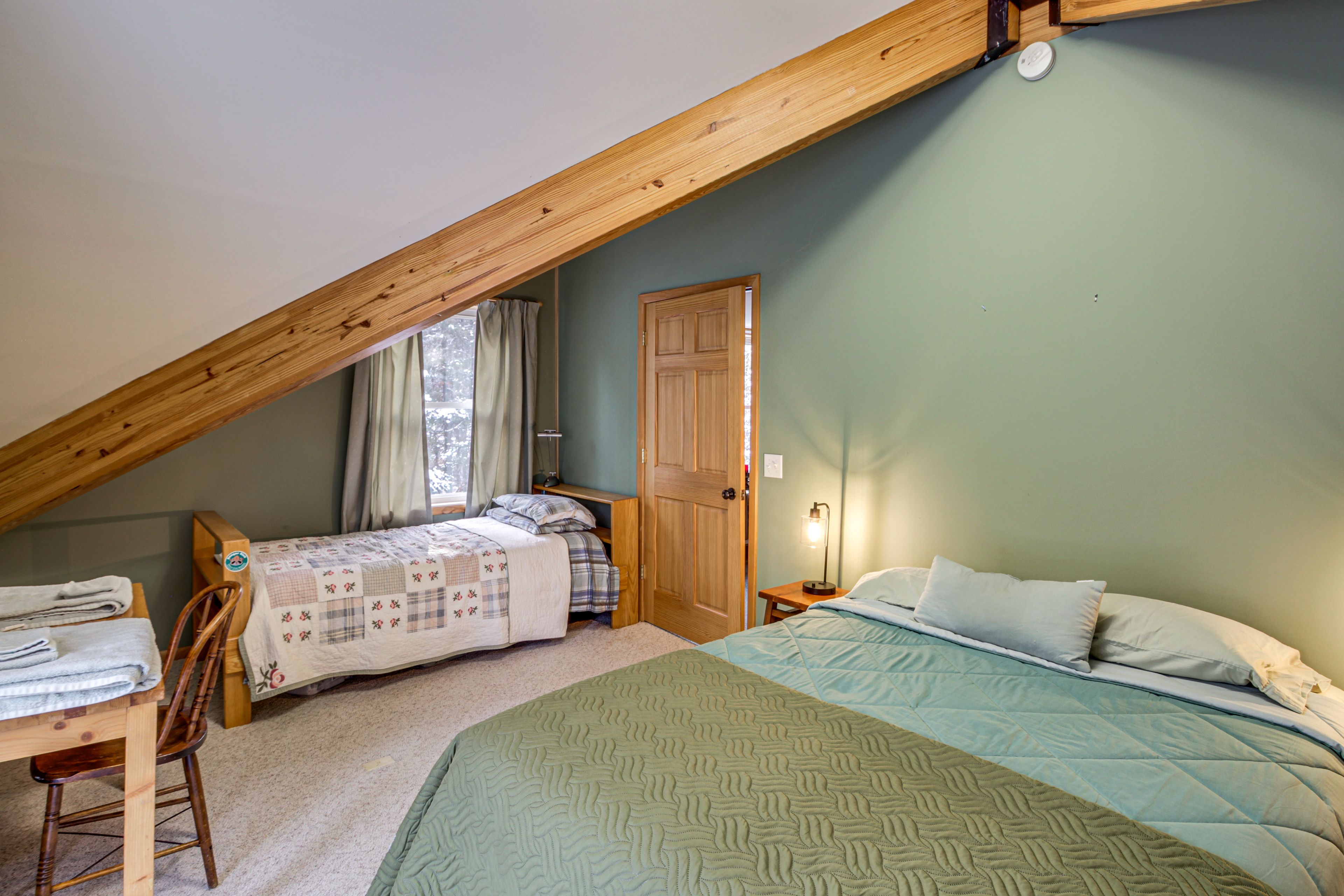 Bedroom 2 | Queen Bed | Twin Bed | 2nd Floor