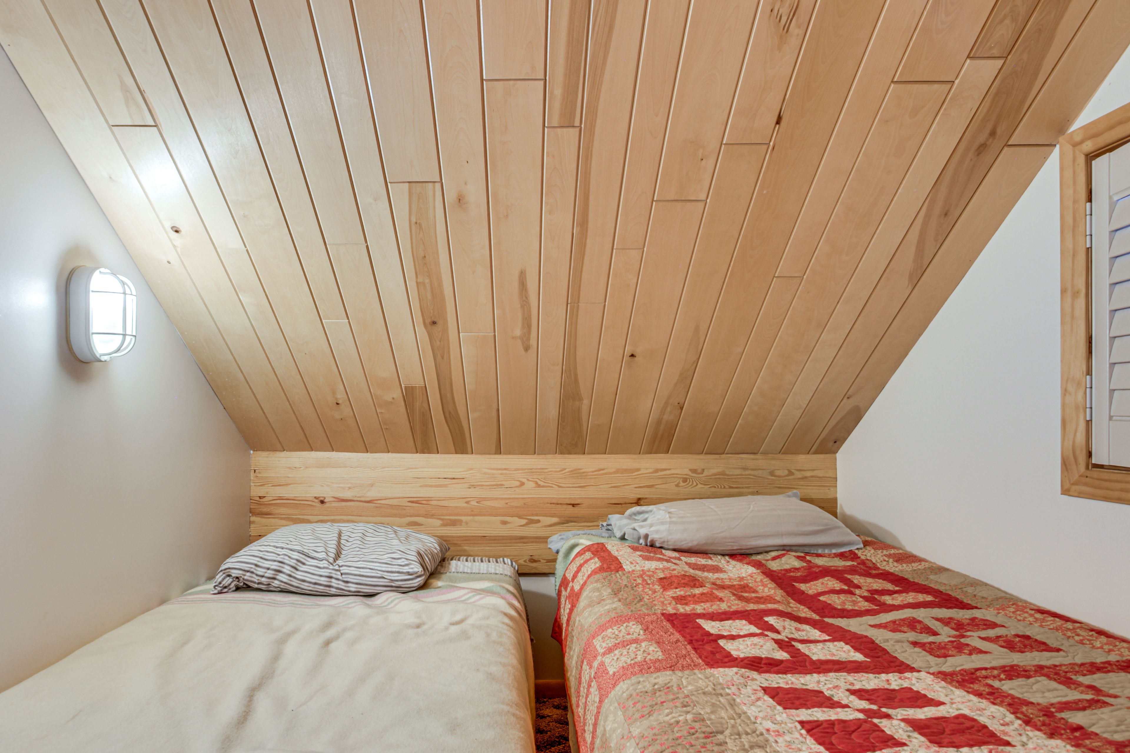 Upper Loft | 2 Twin Beds | 2nd Floor | Access via Ladder