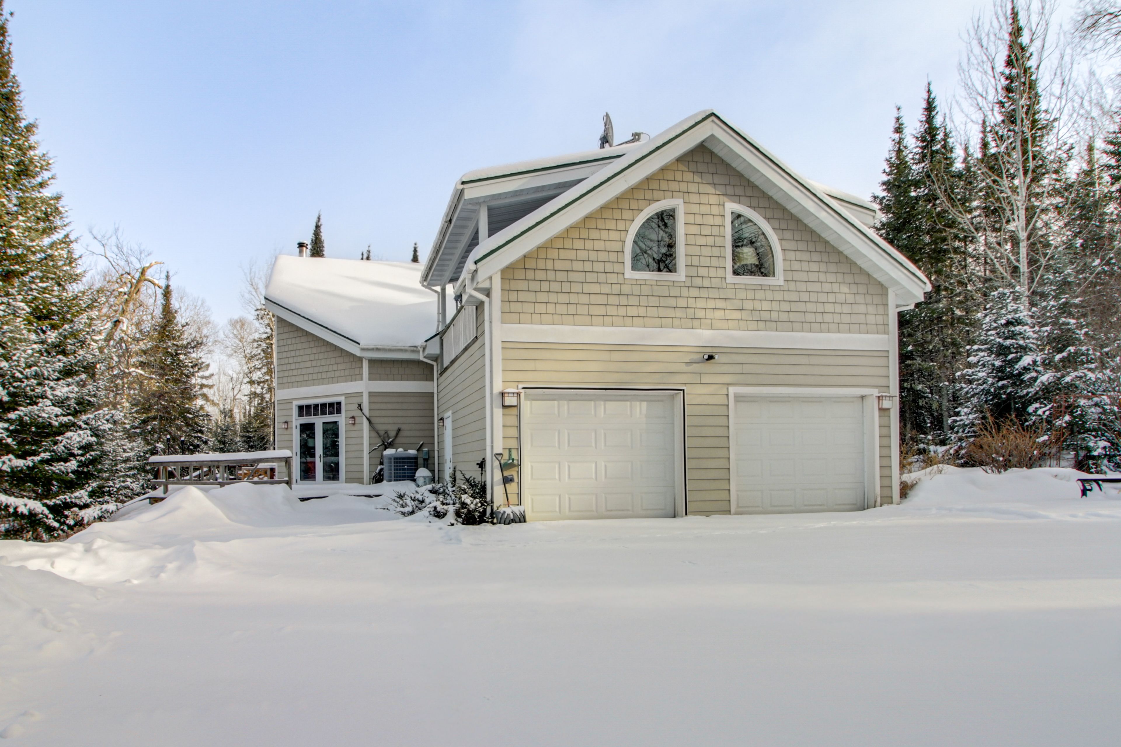 Ample Gravel Driveway Parking | Trailers Allowed