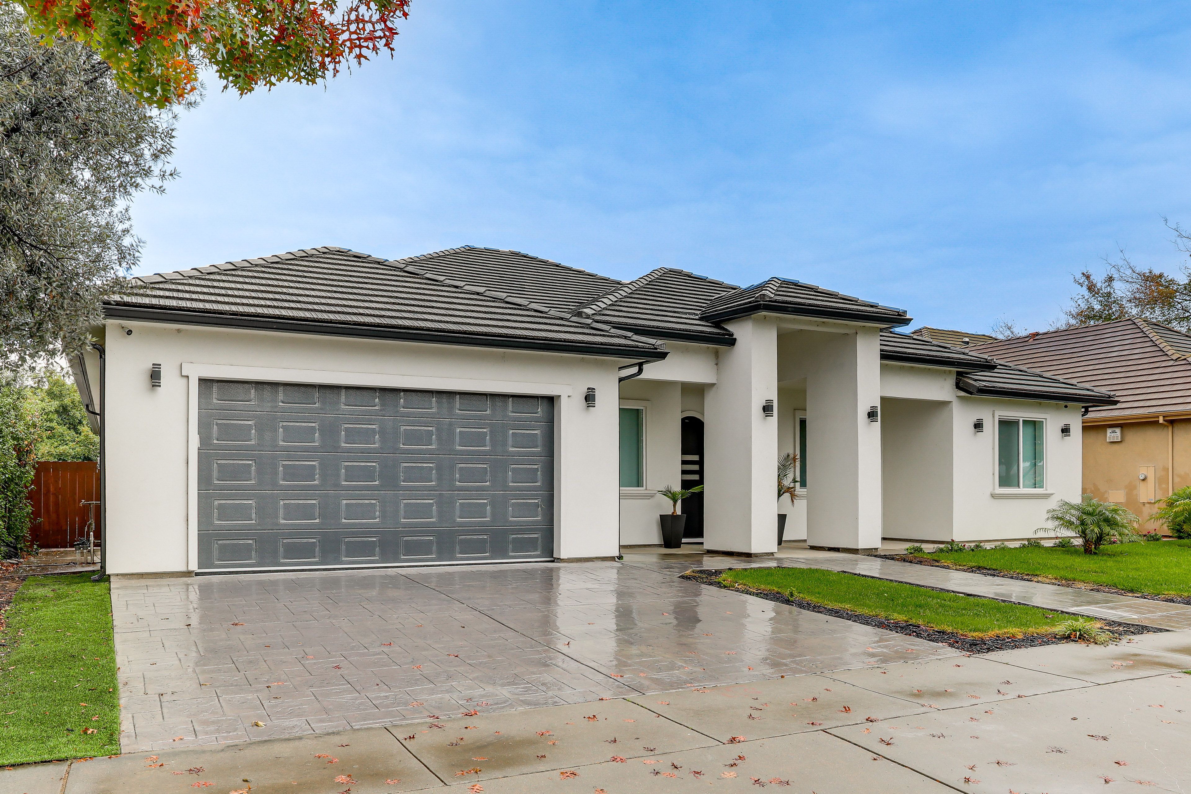 Parking | Driveway (2 Vehicles) | Carport (2 Vehicles) | Garage (2 Vehicles)