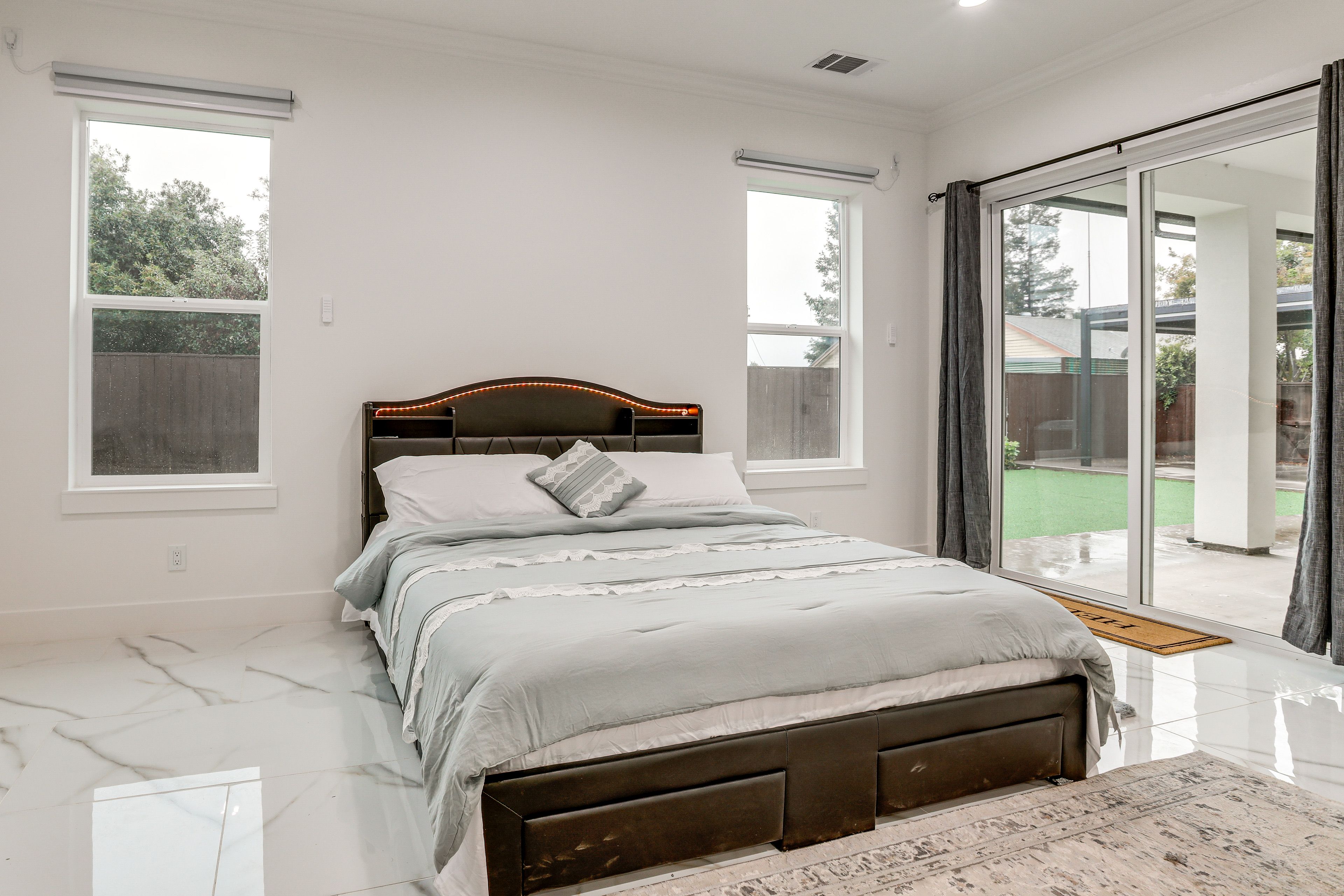 Bedroom 1 | King Bed