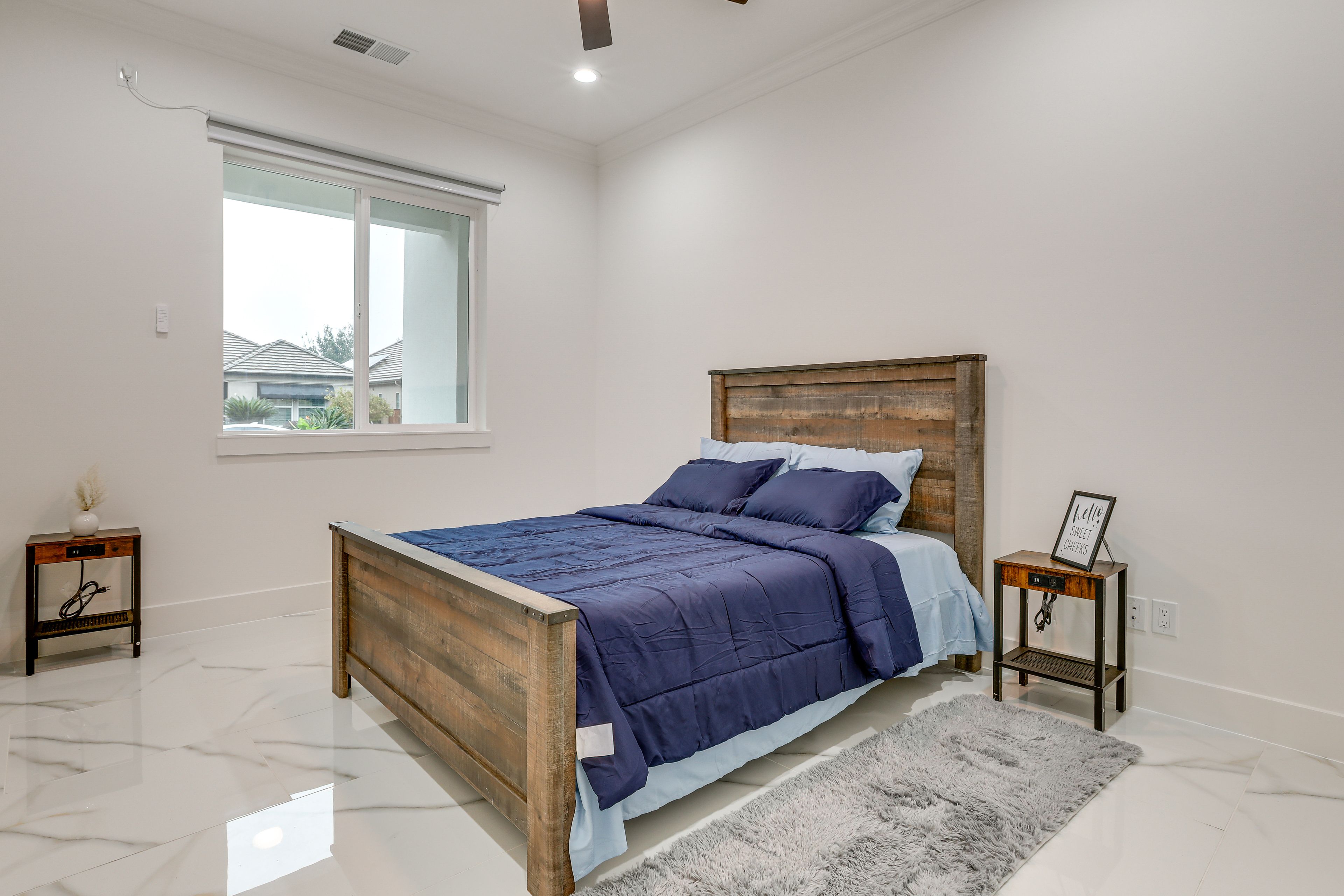 Bedroom 2 | Queen Bed