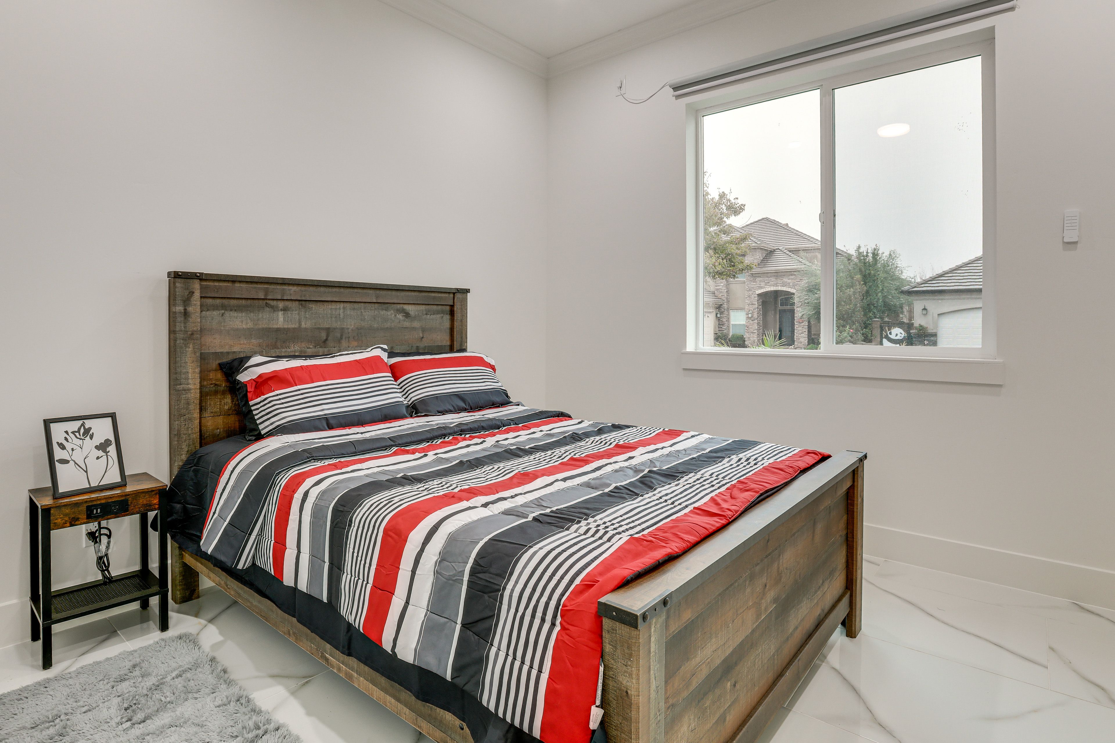 Bedroom 3 | Queen Bed