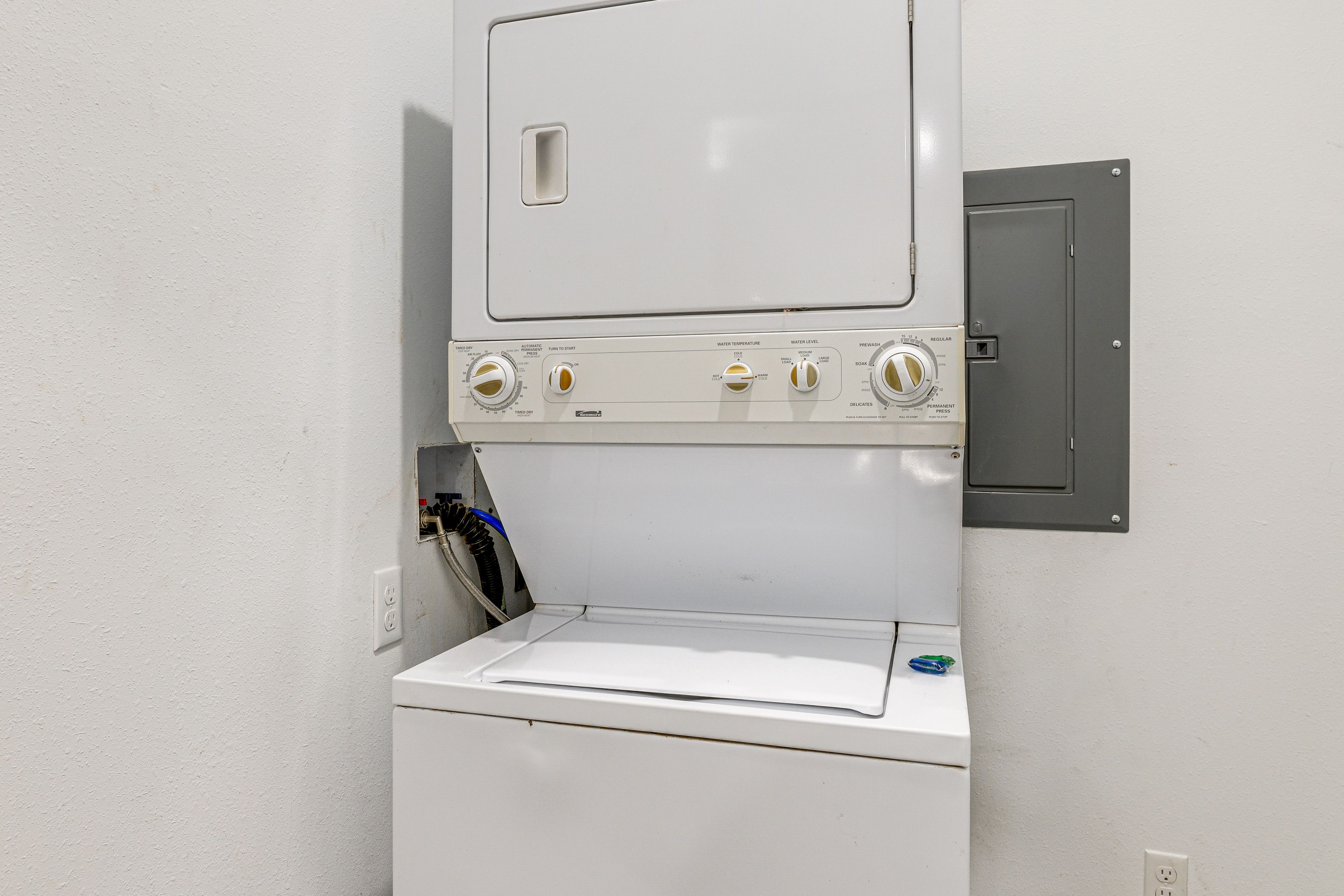 Laundry Closet | Washer/Dryer