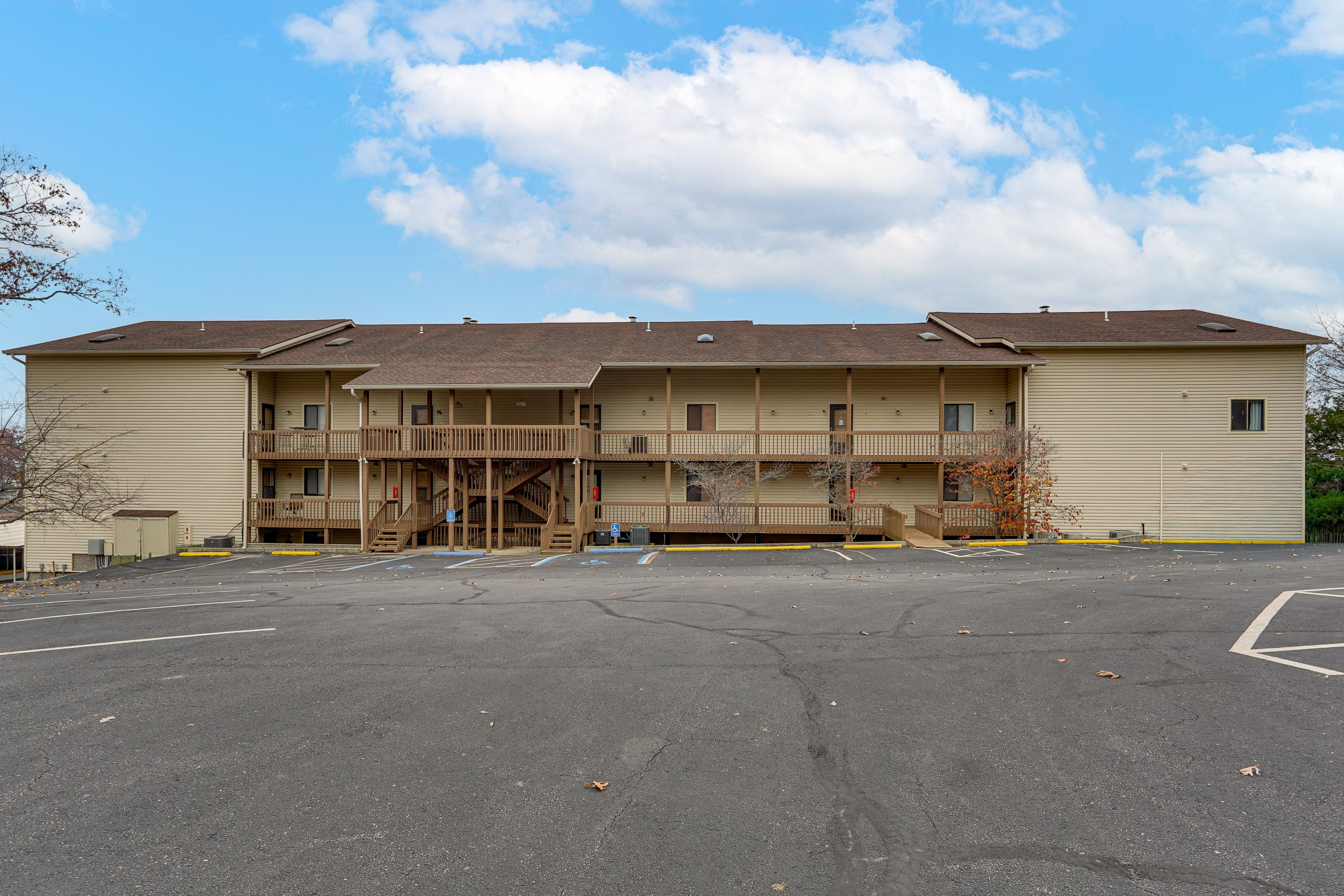 Community Parking Lot (1 Vehicle)