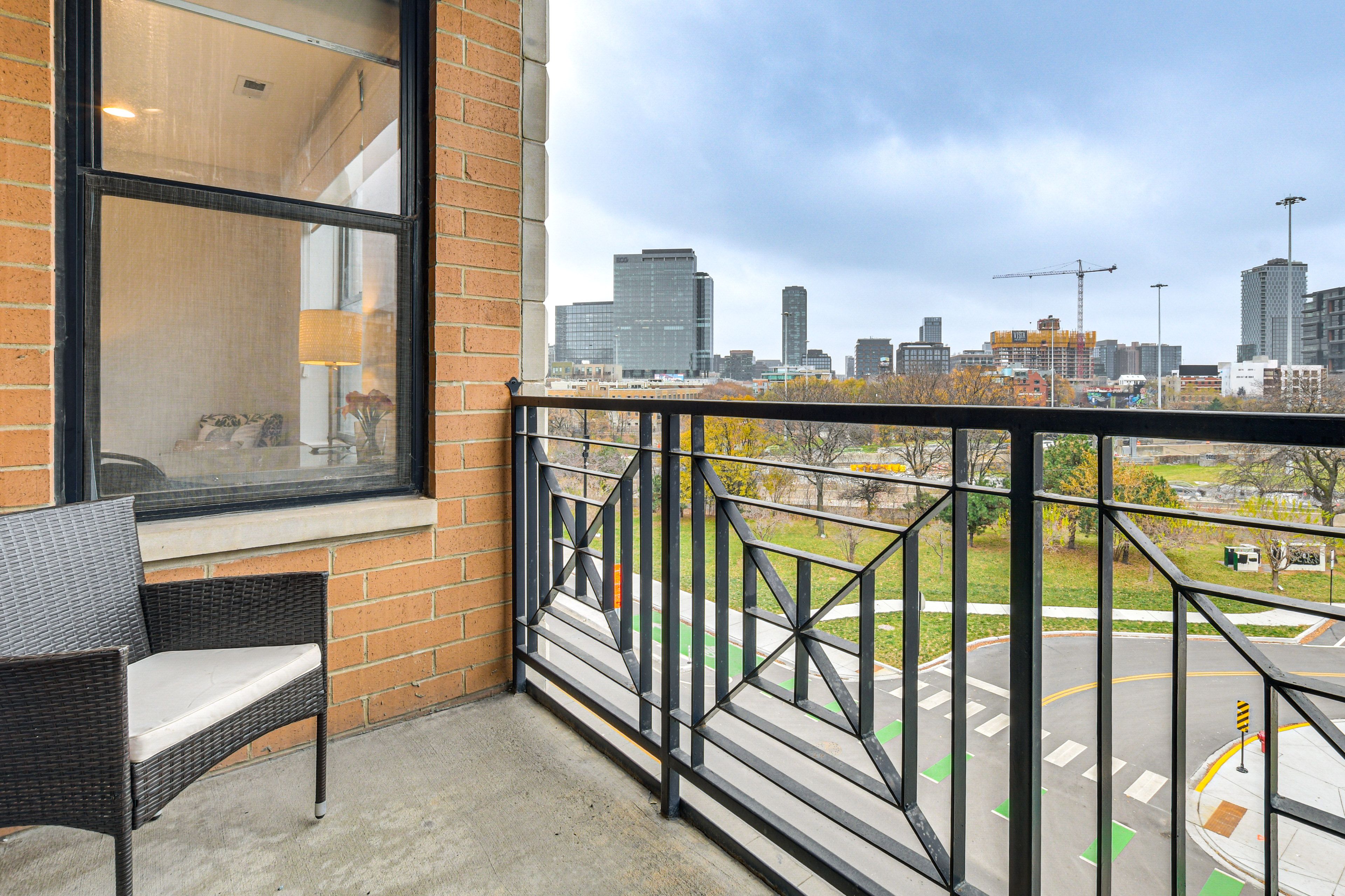 Furnished Balcony | 4th-Floor Condo | 2 Mi to the Illinois Medical District