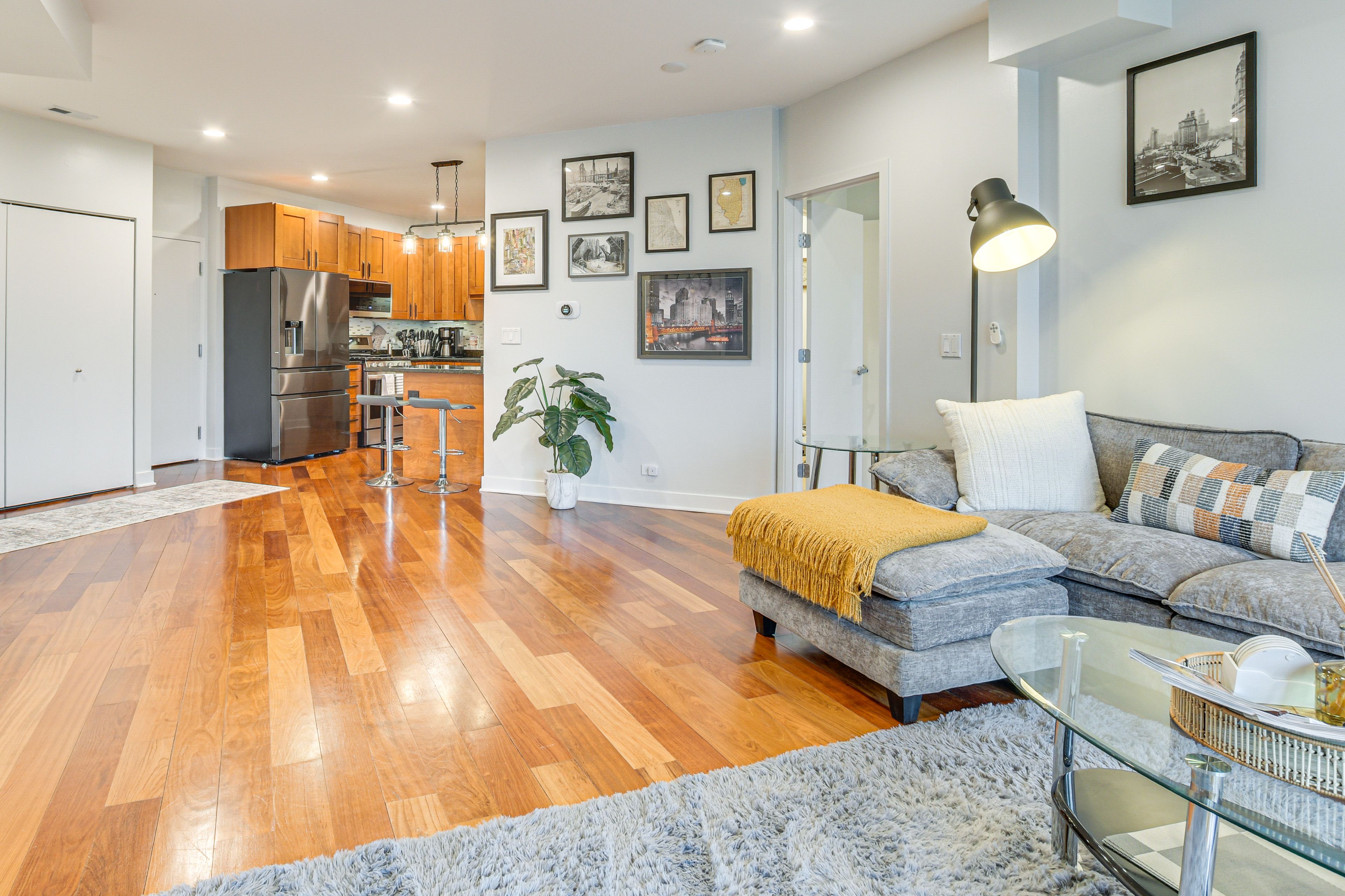 Living Room | Smart TV | Free WiFi | Board Games