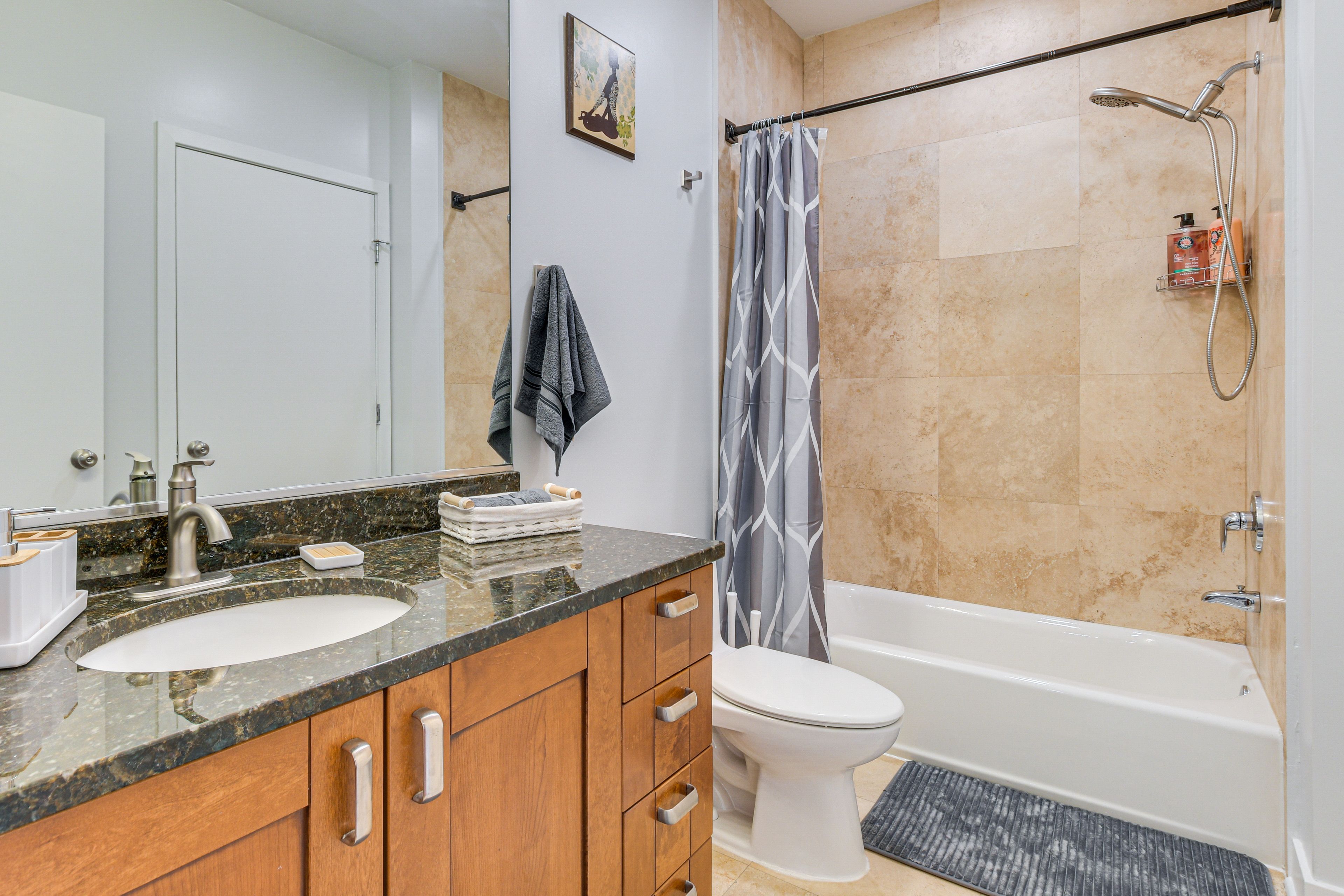 Full Bathroom | Complimentary Toiletries | Hair Dryer