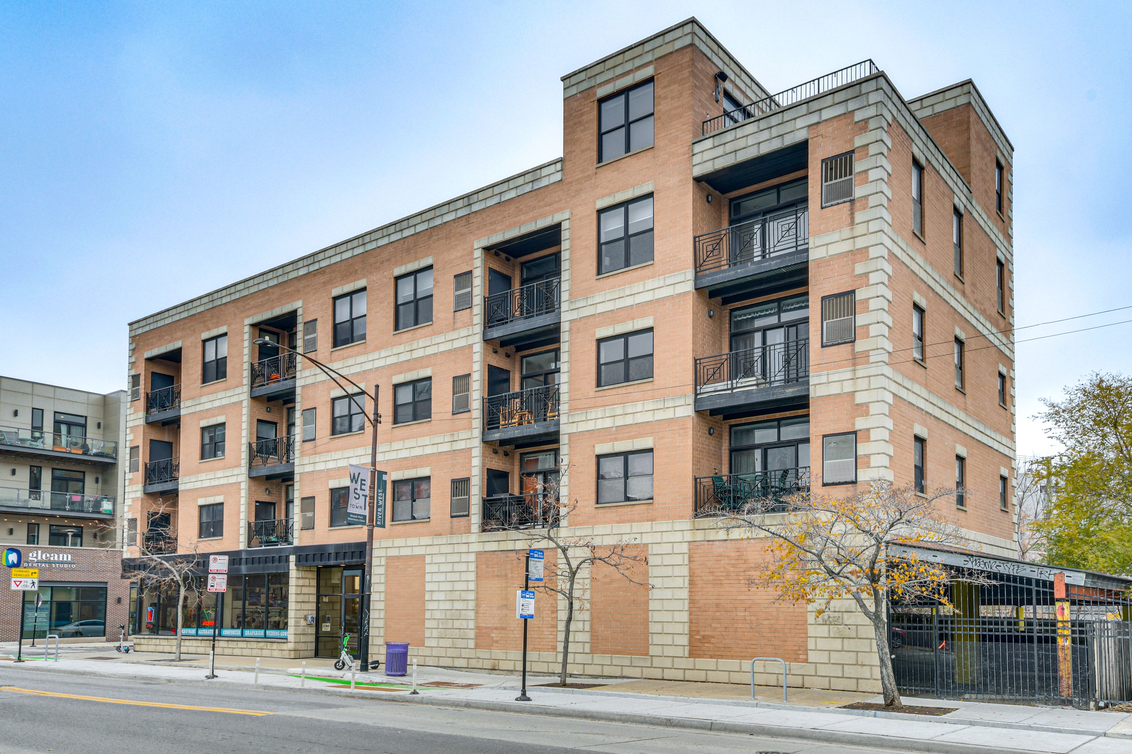 Property Exterior | Free Street Parking