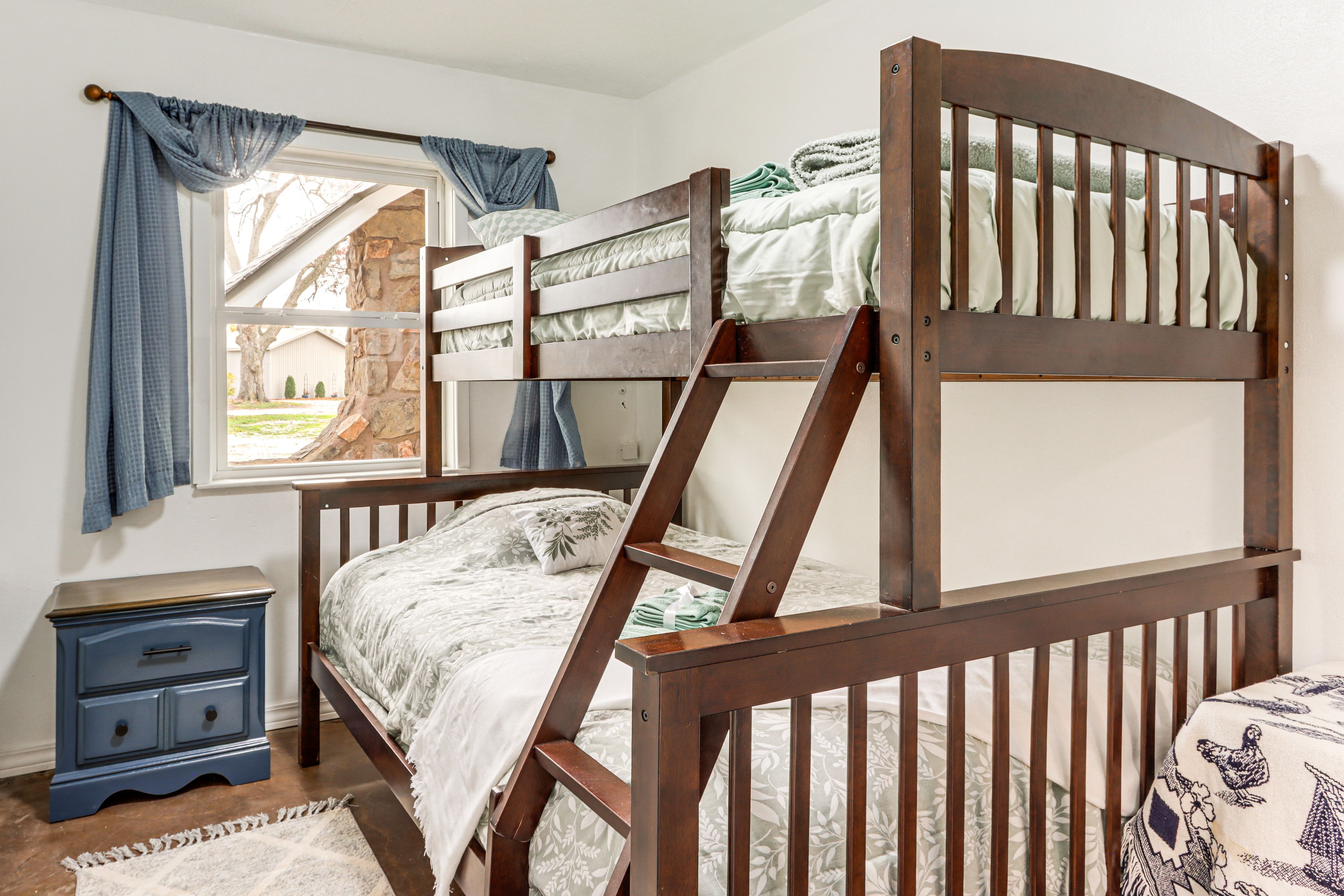 Bedroom 4 | Twin/Full Bunk Bed
