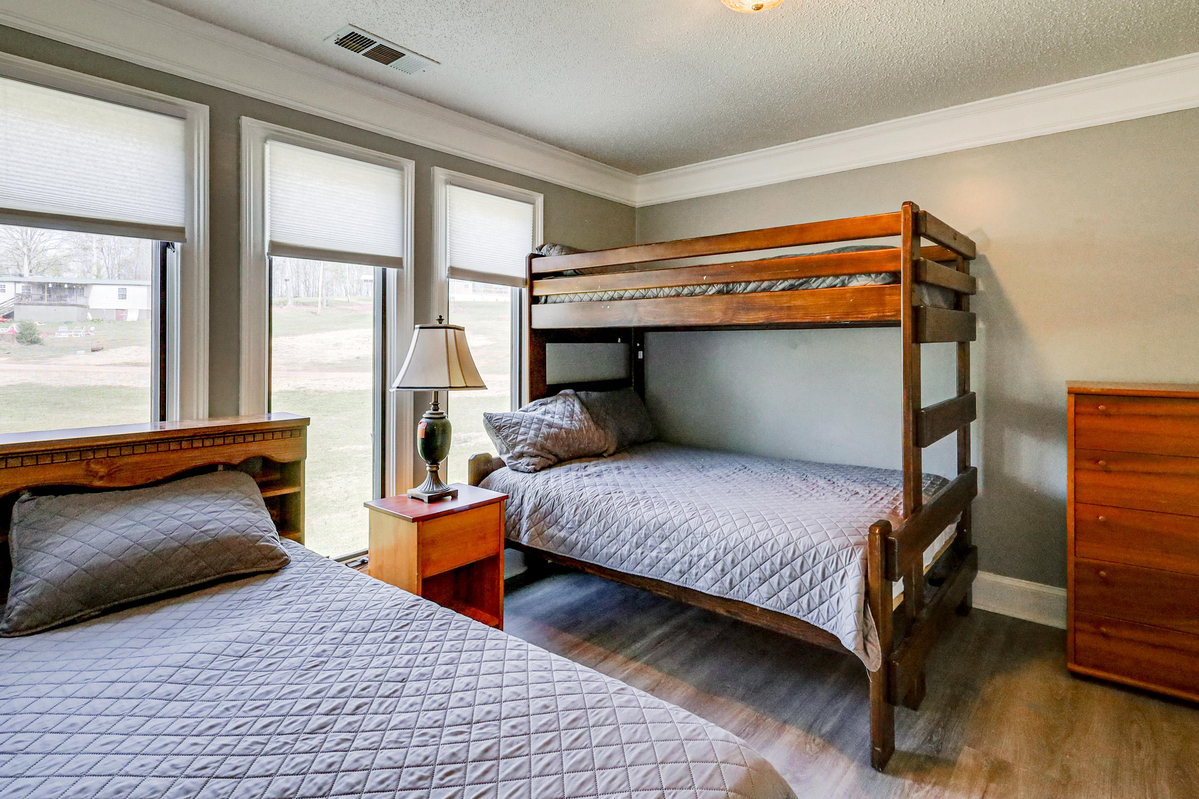 Bedroom 2 | Twin/Full Bunk Bed | Twin Bed