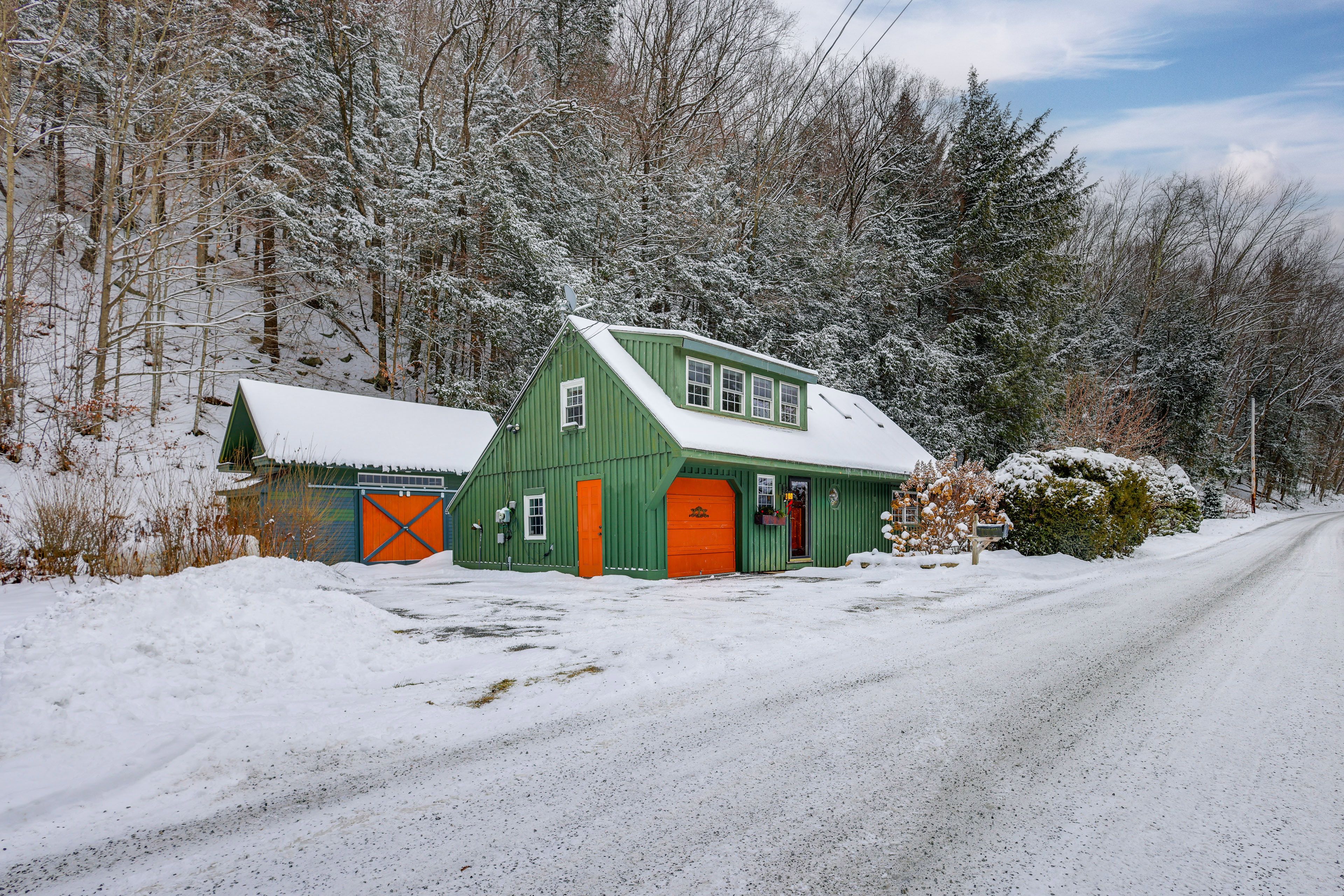 East Arlington Vacation Rental | 2BR | 1BA | 1,262 Sq Ft | 1 Step to Enter