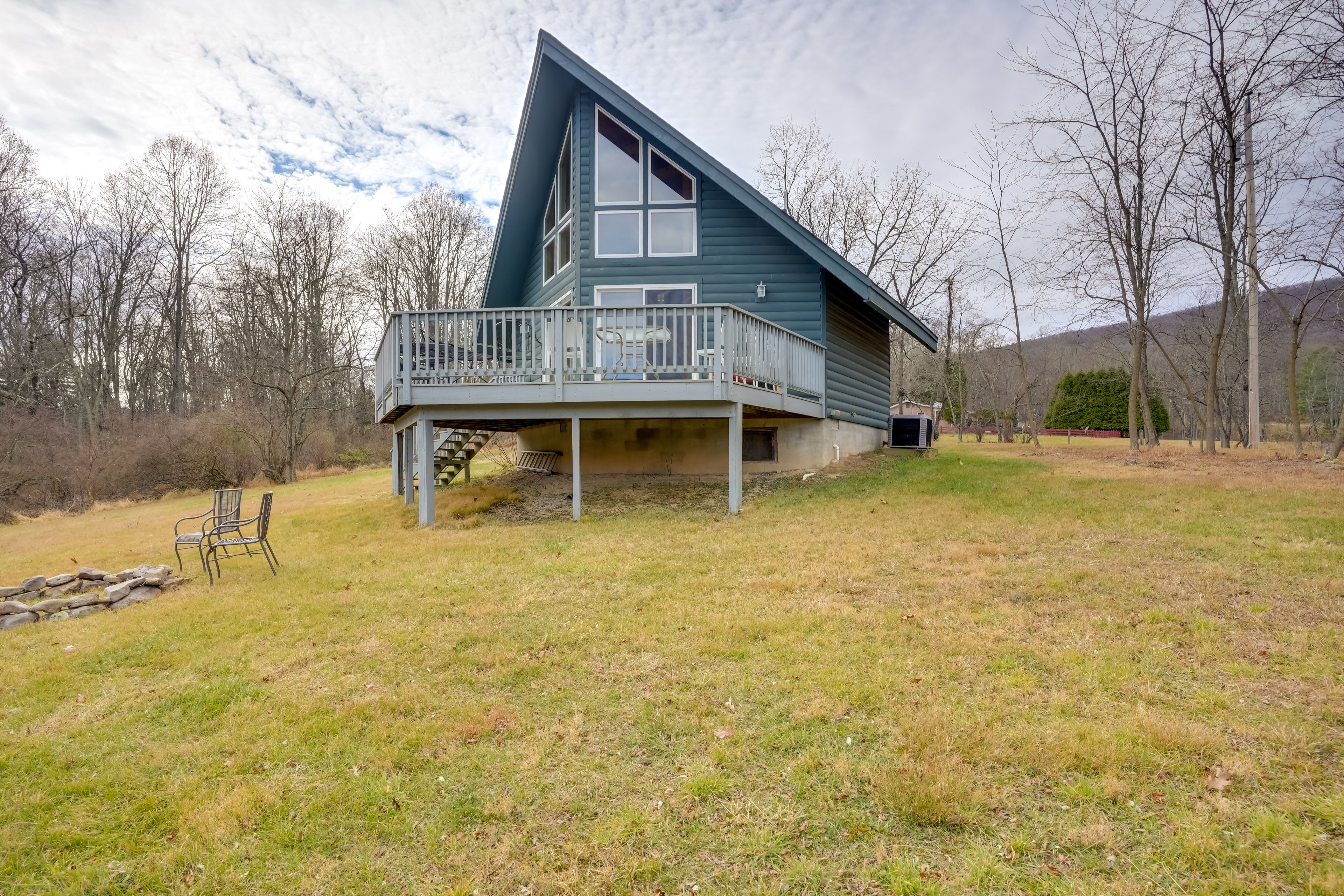 Spacious Yard | Fire Pit | 13 Mi to Bryce Resort