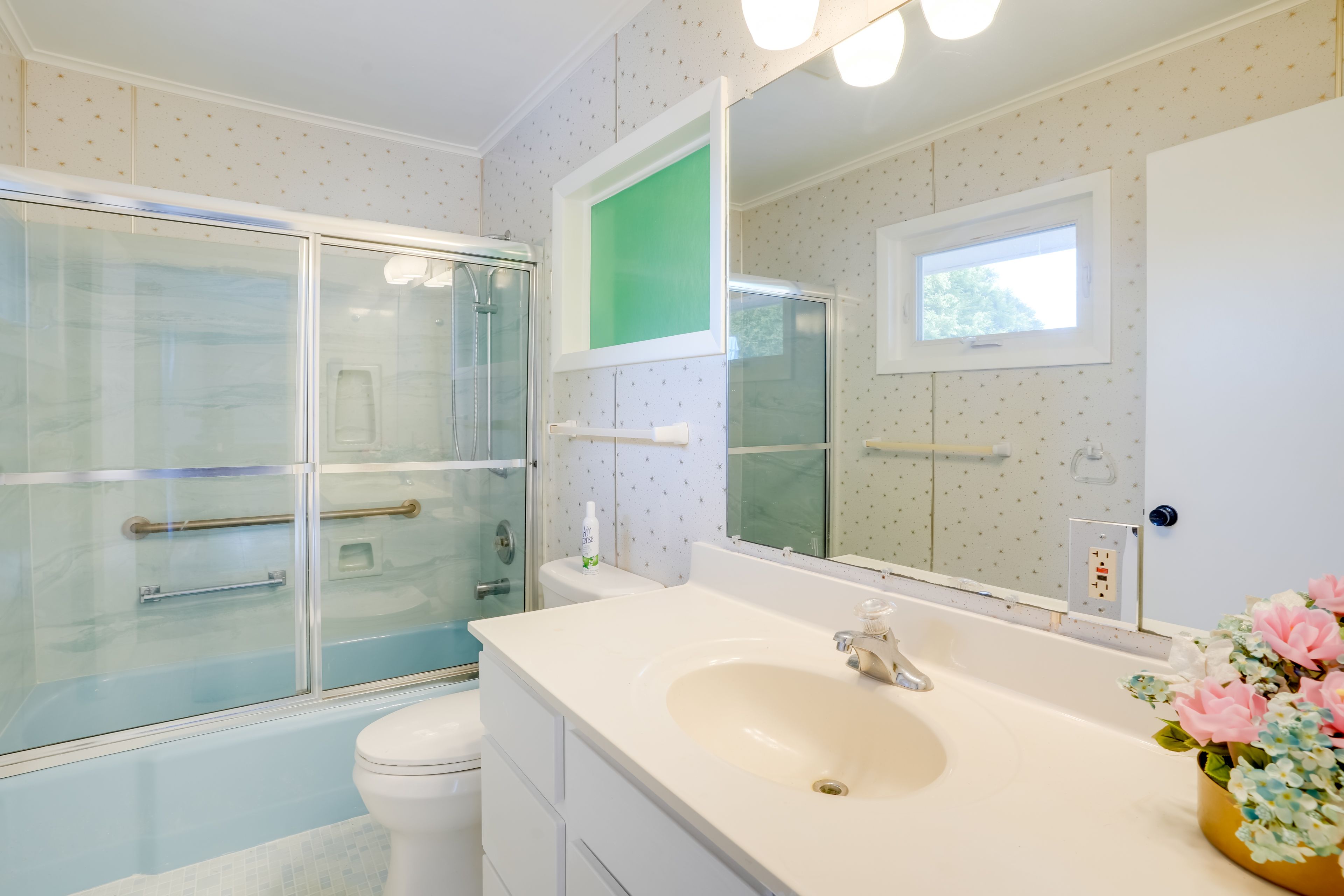 En-Suite Bathroom | Towels Provided | Complimentary Toiletries