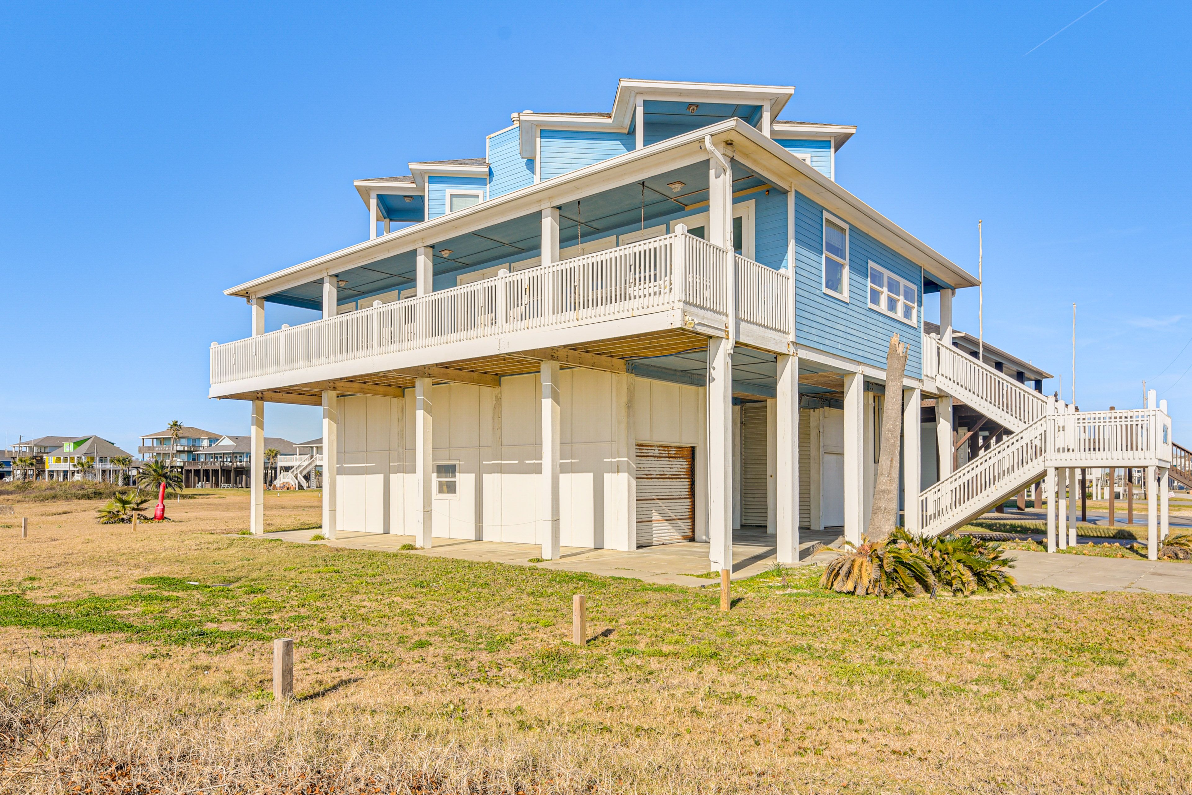 Home Exterior | Walk to Beach