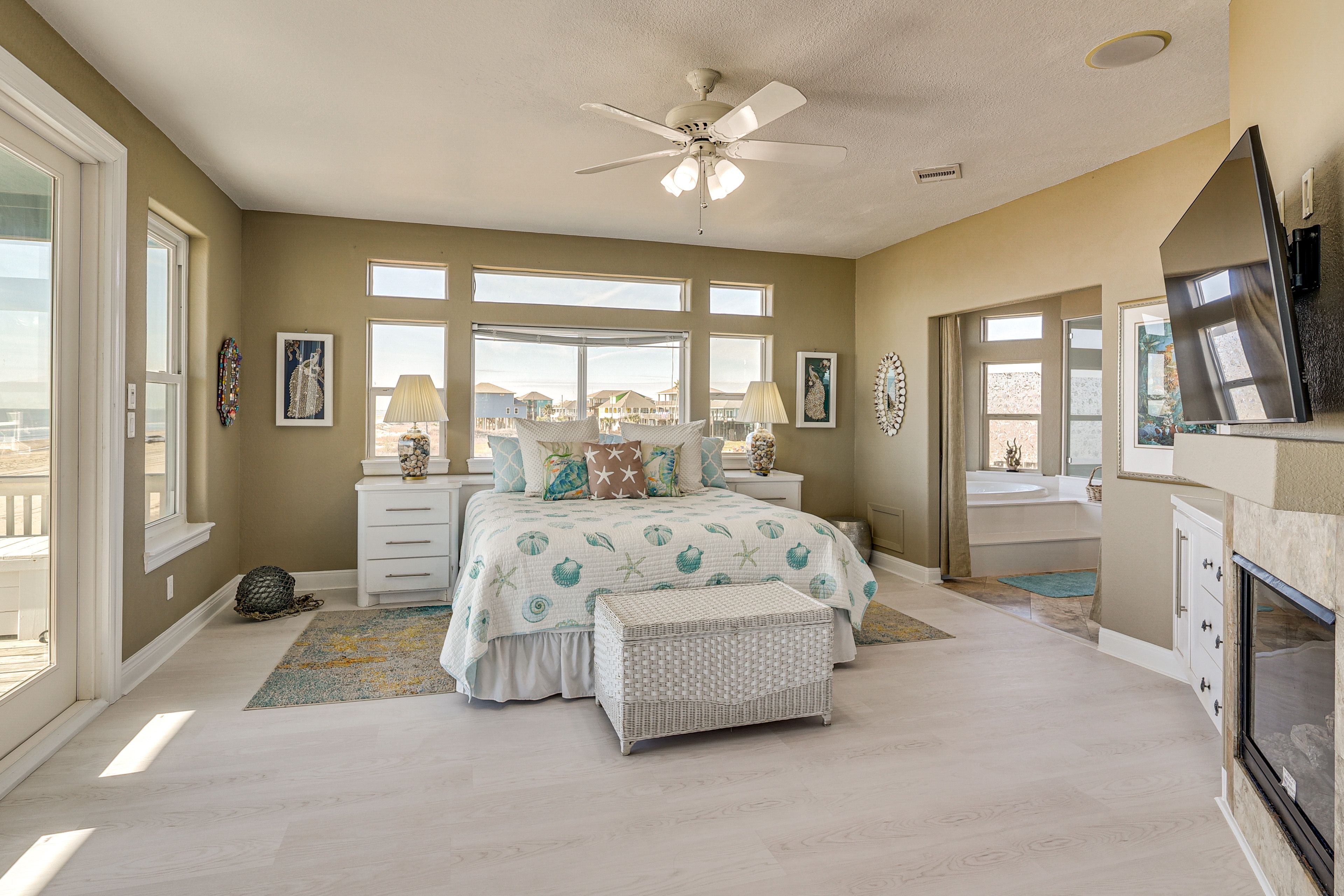 Bedroom 1 | King Bed | Fireplace | Main Level