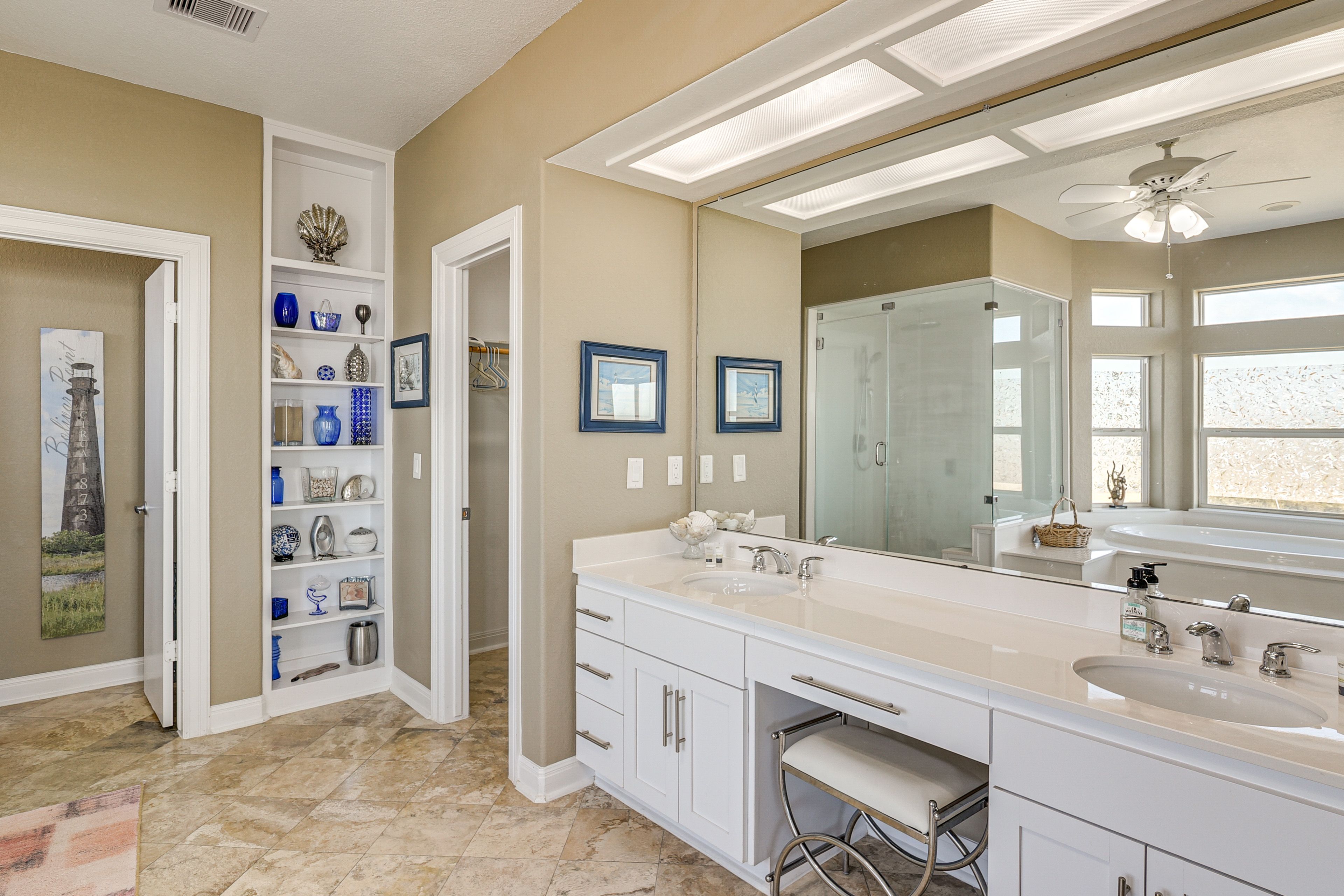 En-Suite Bathroom | Jetted Tub | Main Level
