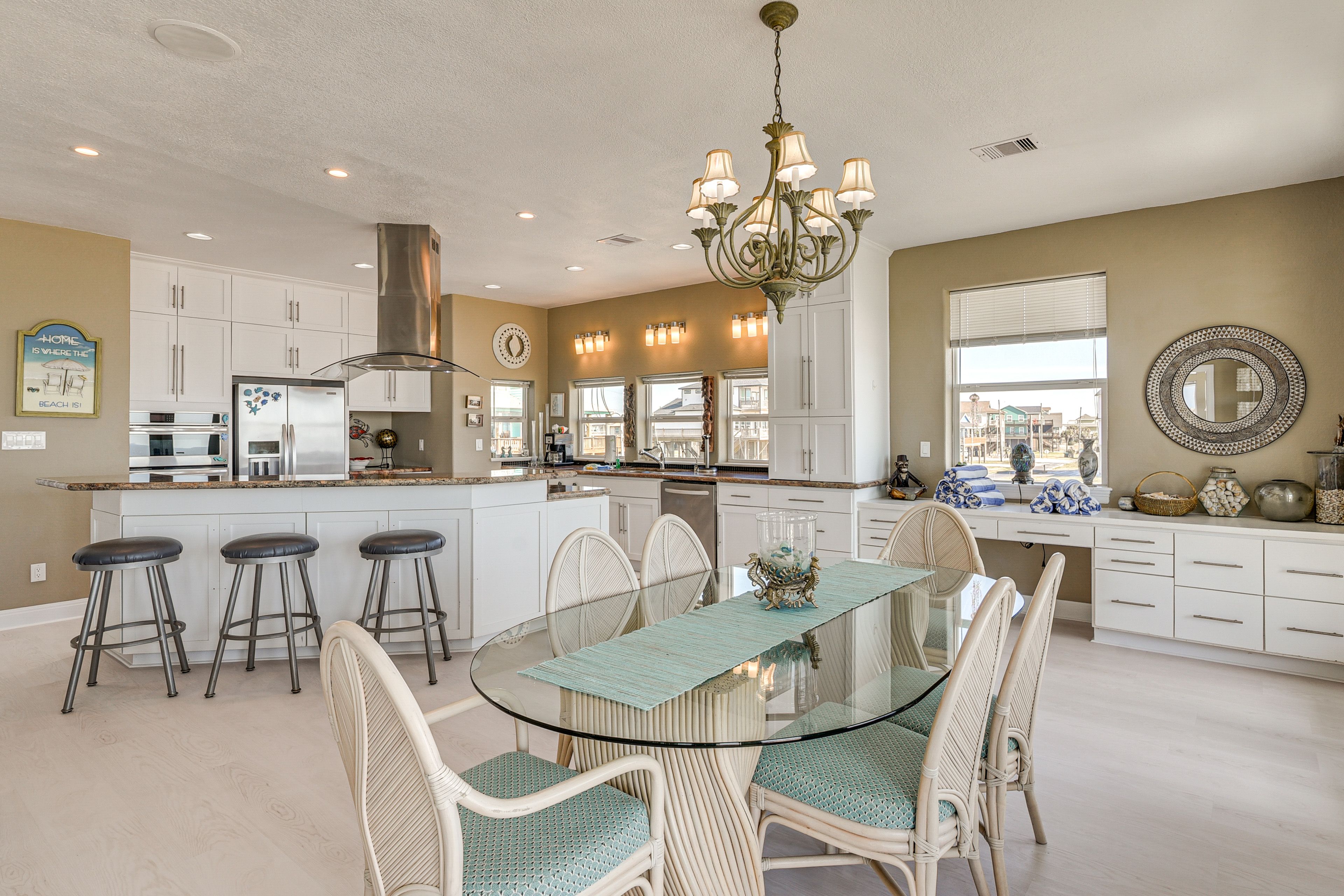 Dining Area | Main Level