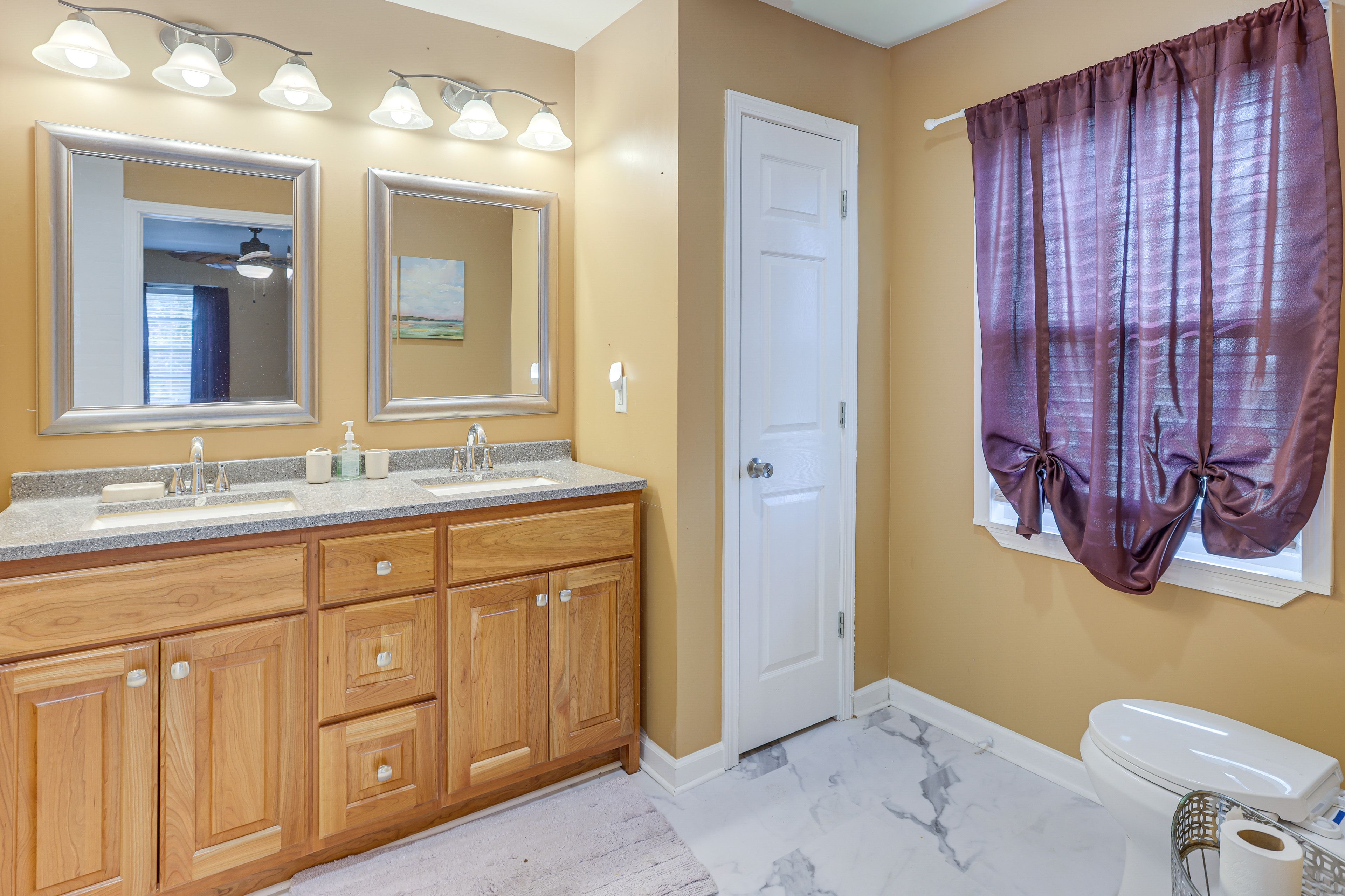 En-Suite Bathroom | Towels Provided