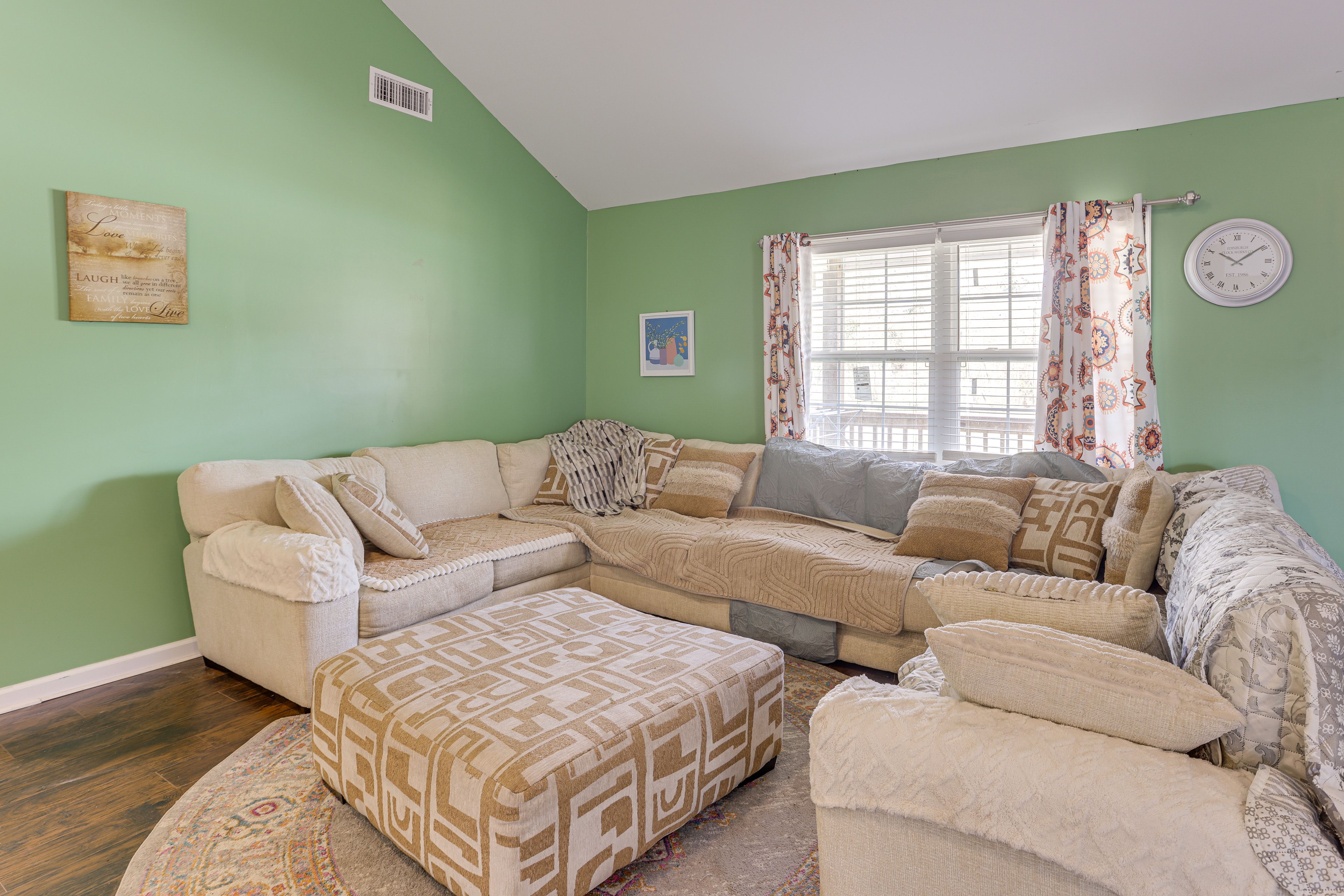 Living Room | Smart TV | Central A/C