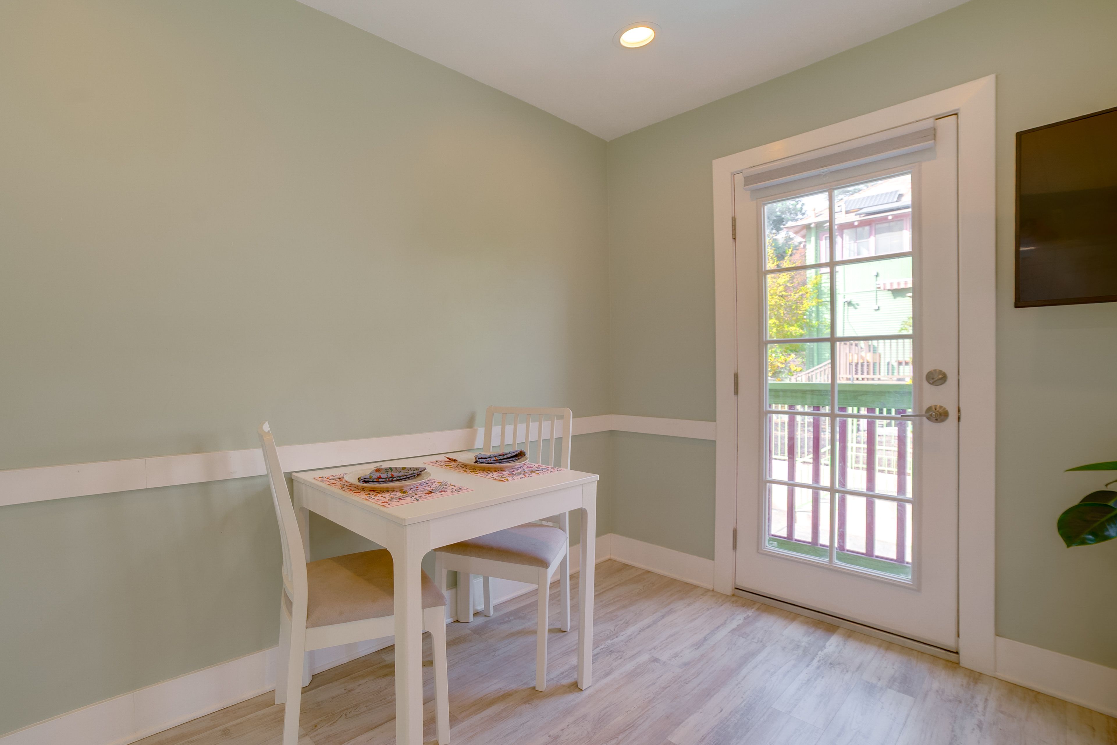 Dining Area | Dishware/Flatware