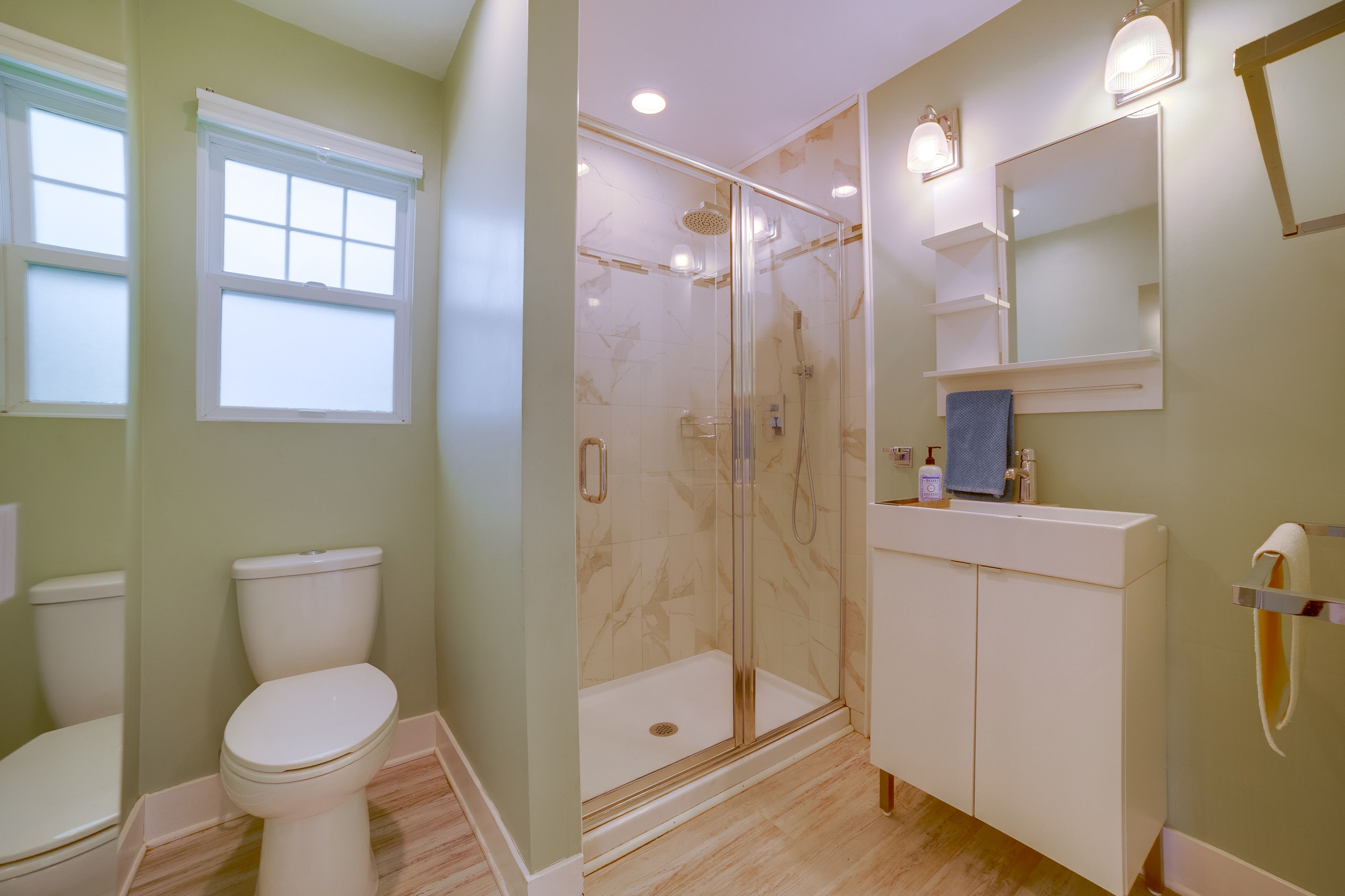 Full Bathroom | Towels Provided | Complimentary Toiletries