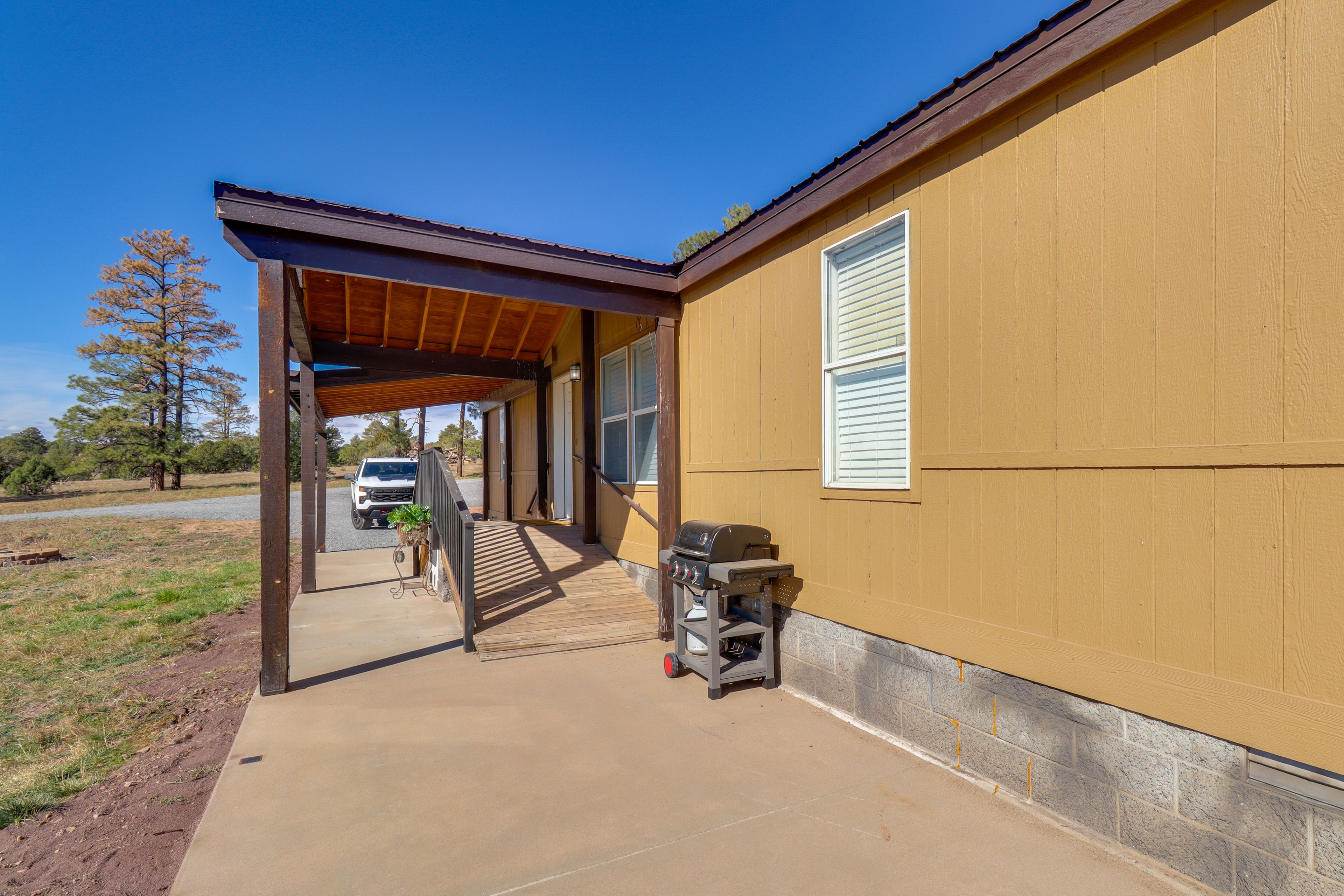 Parking | Gravel Driveway (3 Vehicles)