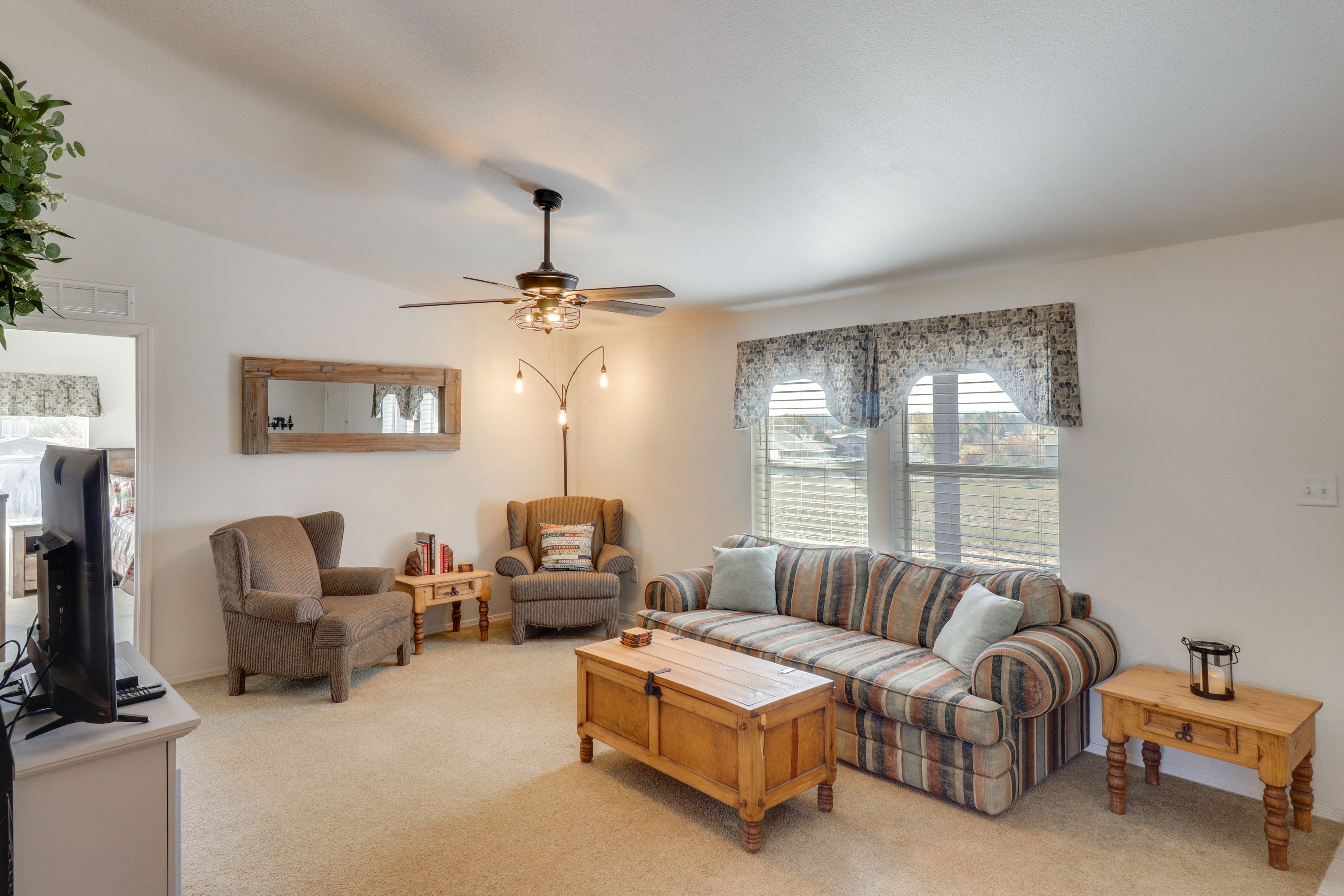 Living Room | Smart TV | Free WiFi