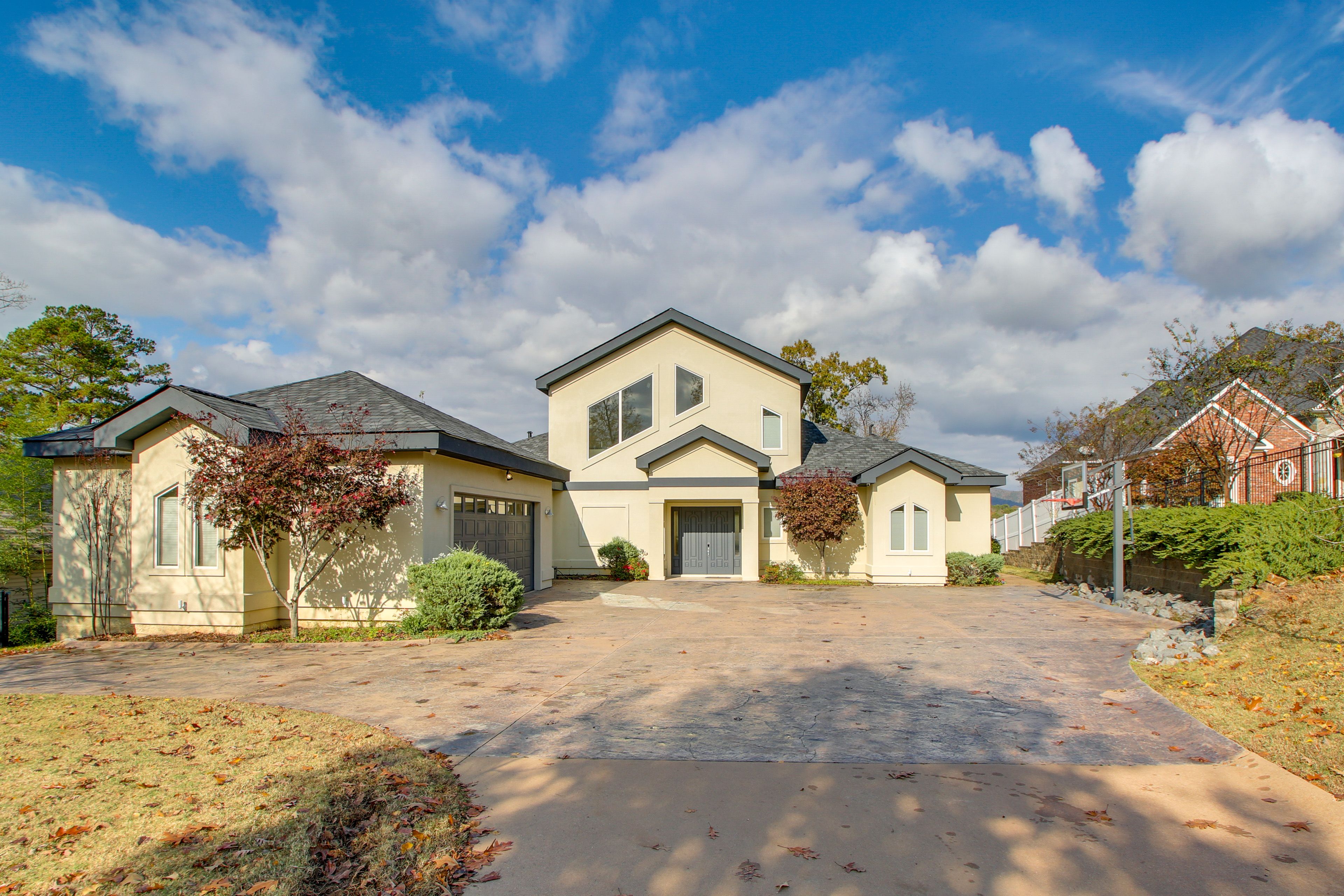 Exterior | Garage (2 Vehicles) | Driveway (5 Vehicles)