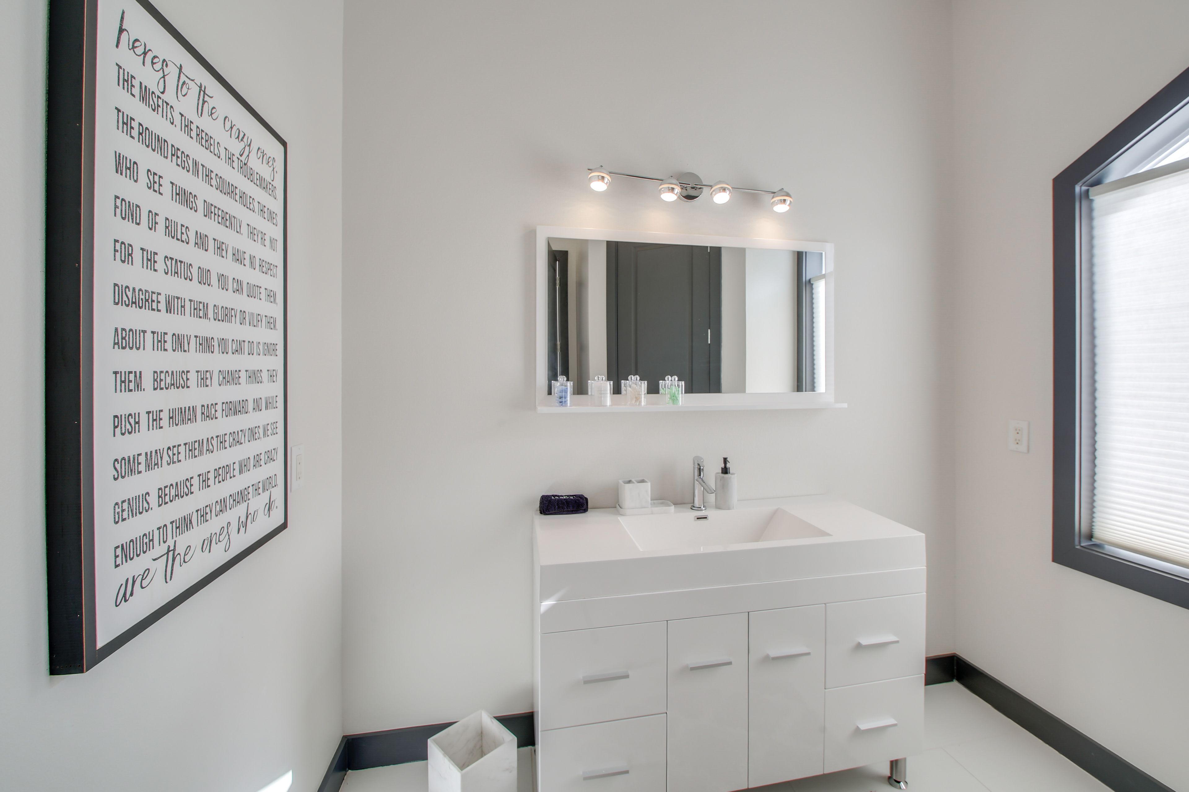 Bathroom | 2nd Floor