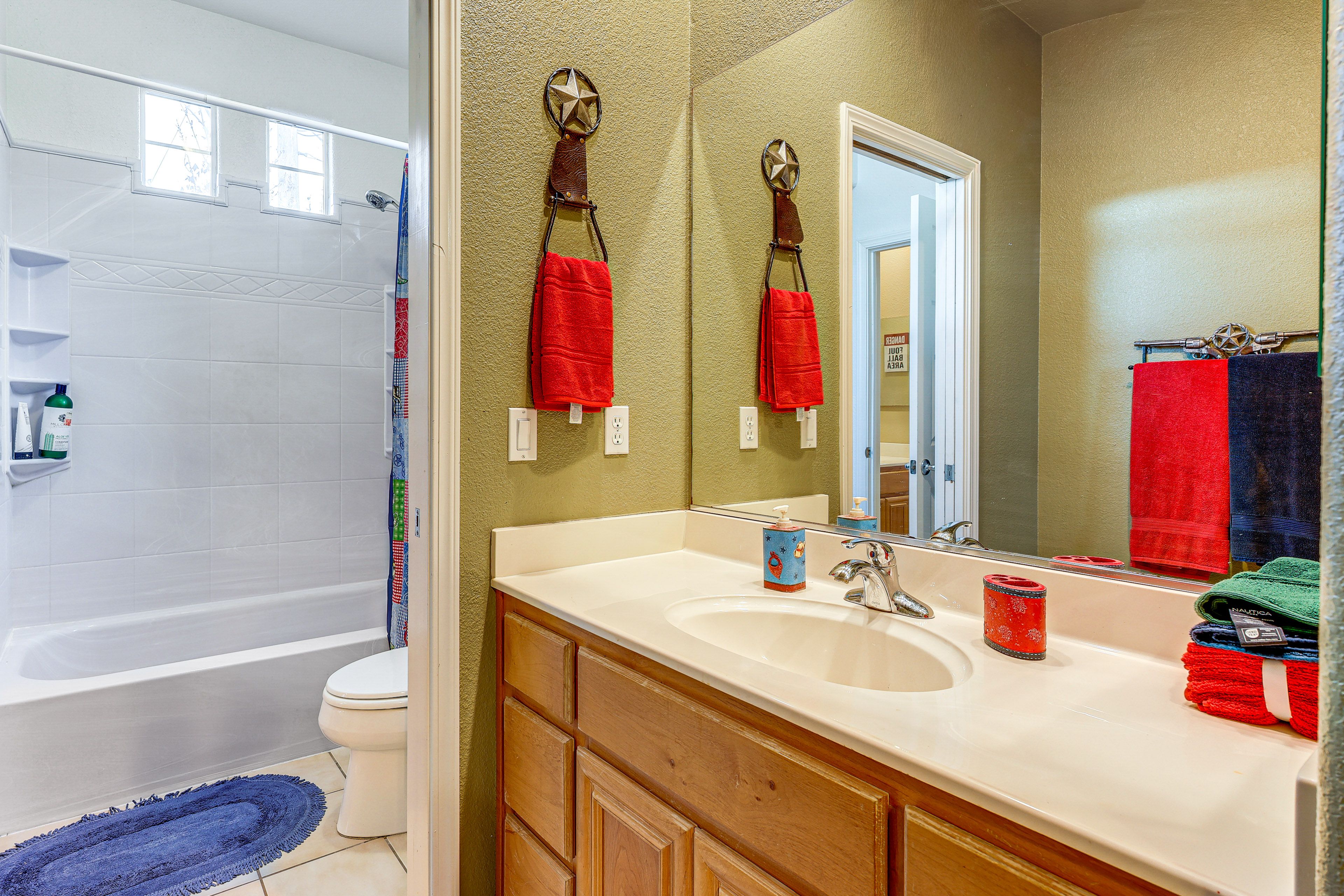 Bathroom | 2nd Floor