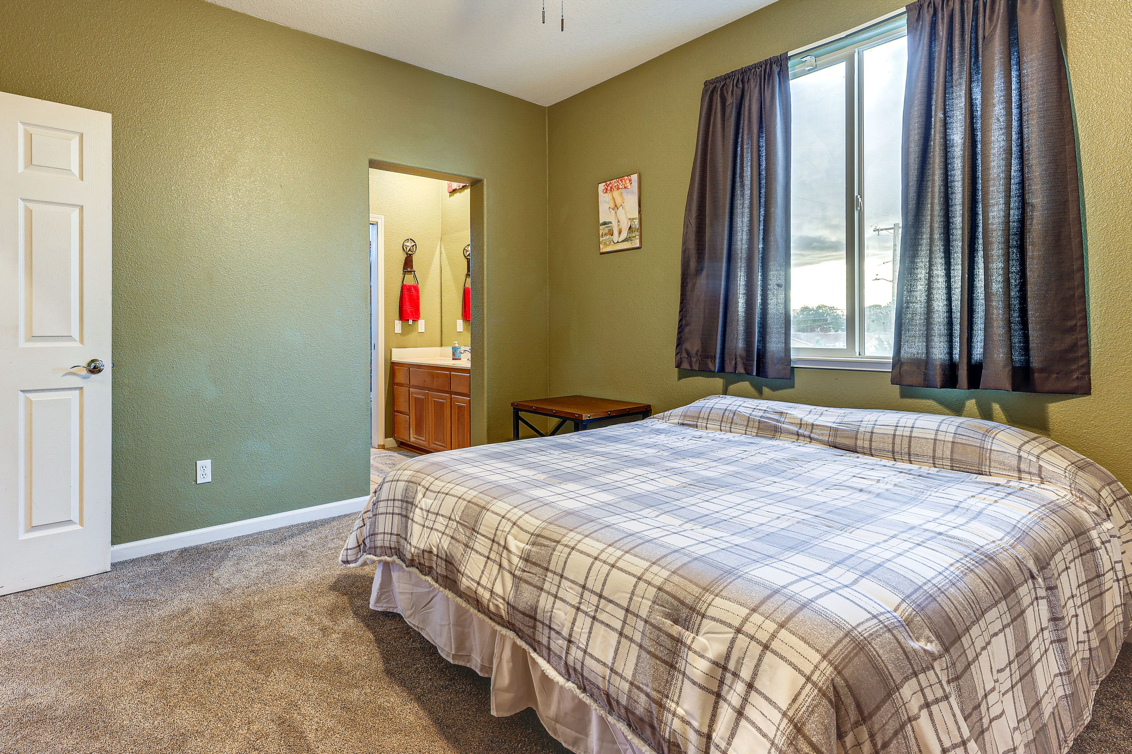 Bedroom 4 | Queen Bed | 2nd Floor