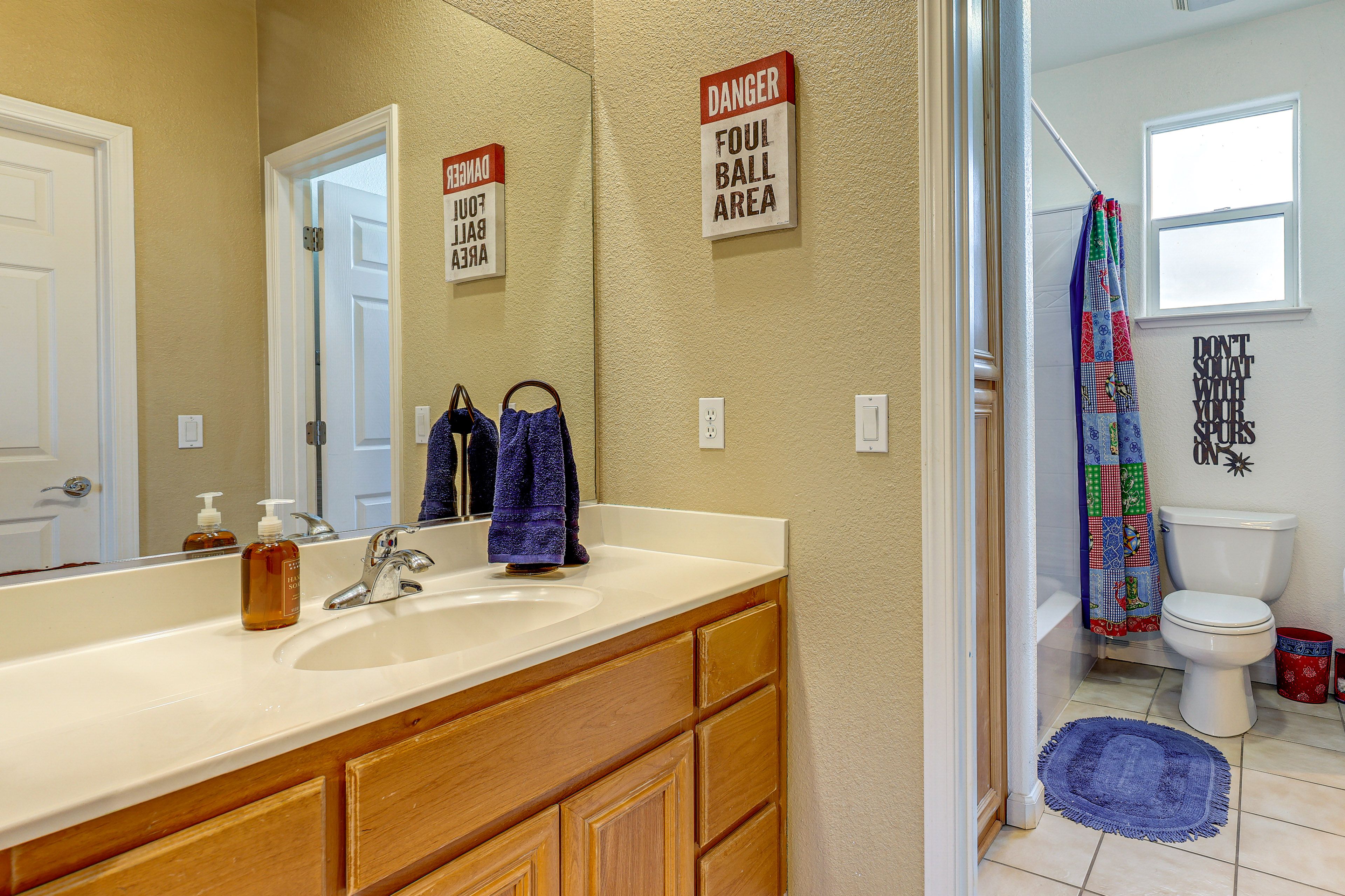 Bathroom | 2nd Floor