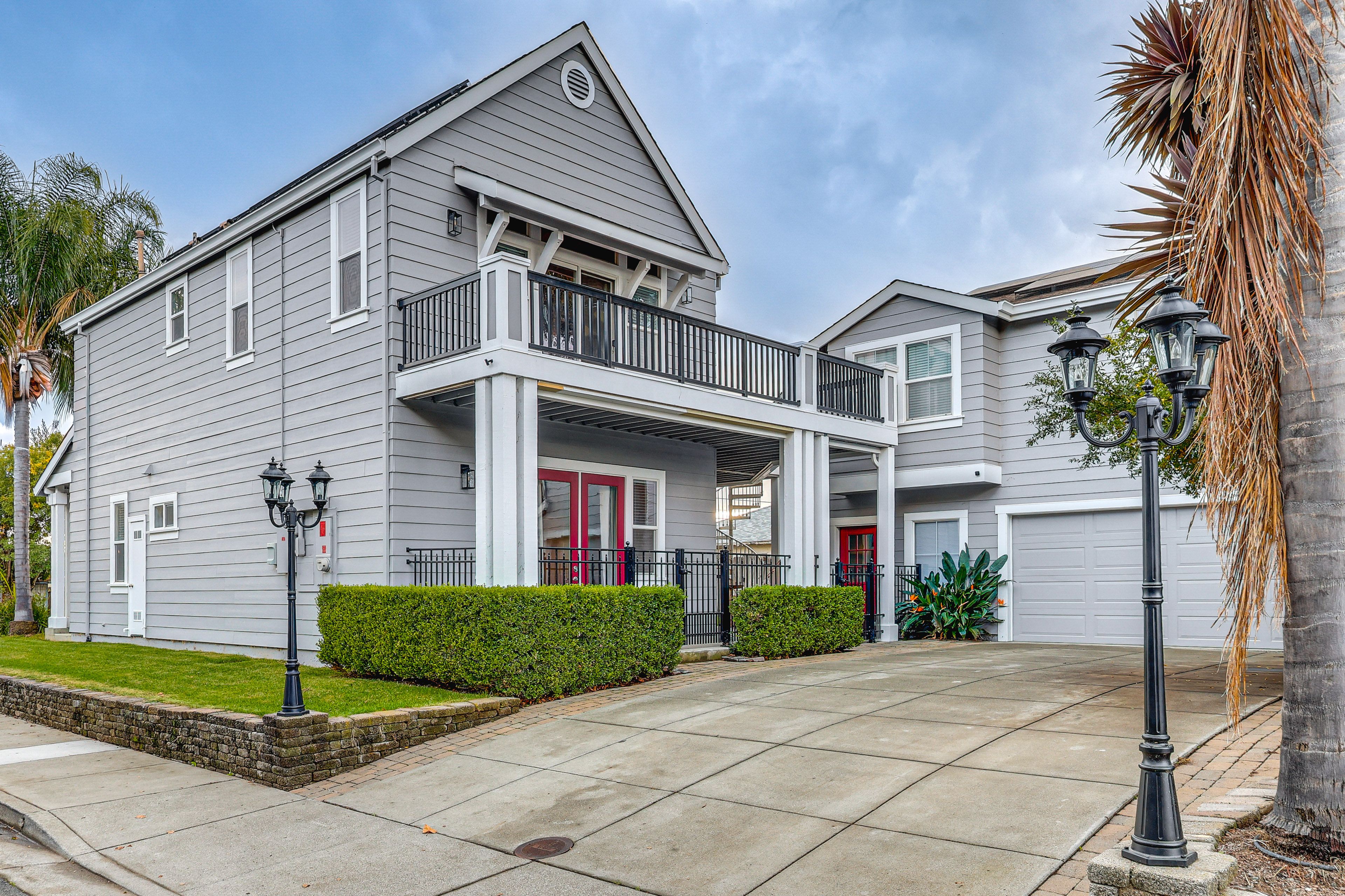 Exterior | Driveway Parking | Free Street Parking | Trailer Parking