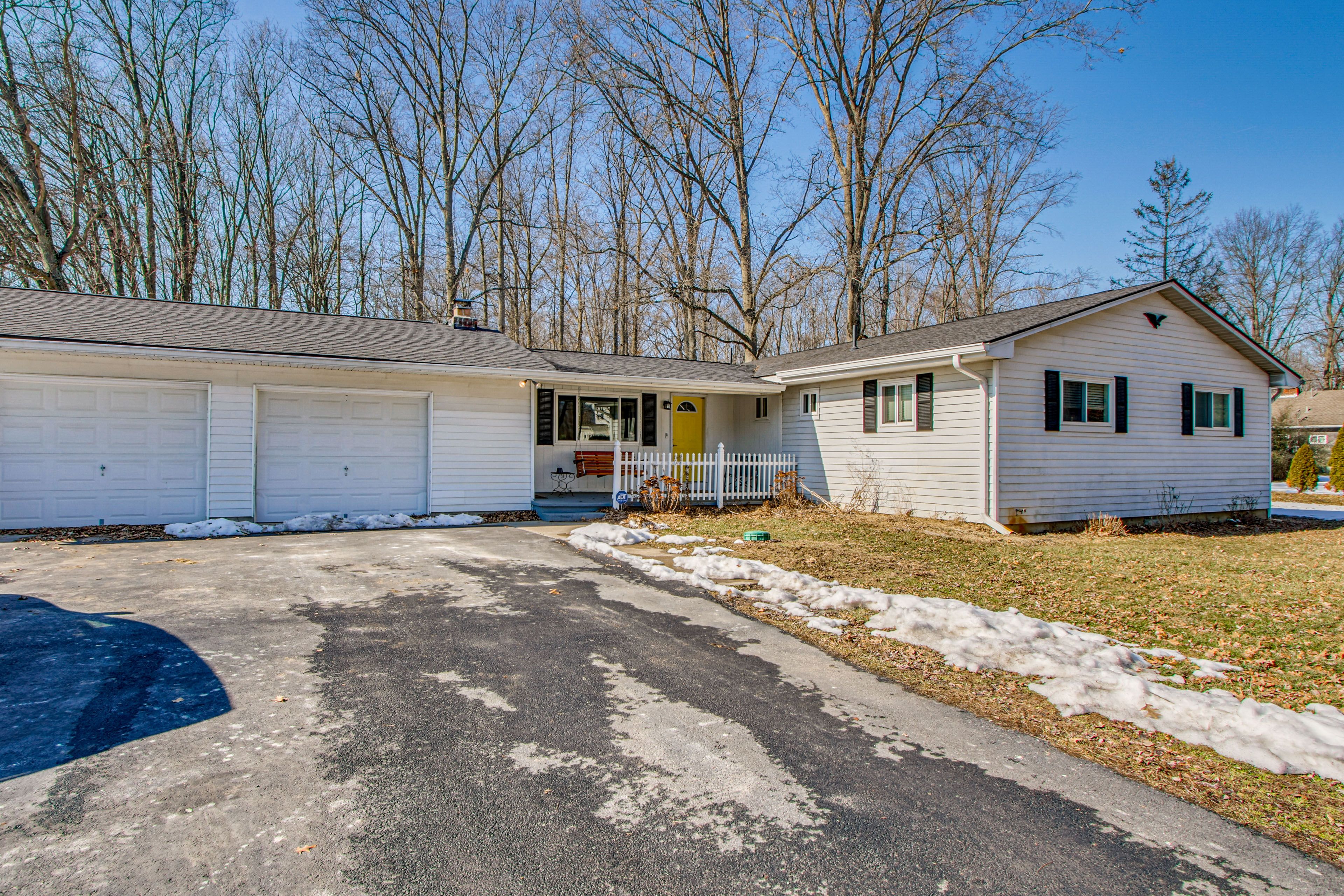 Parking | Driveway (5 Vehicles)